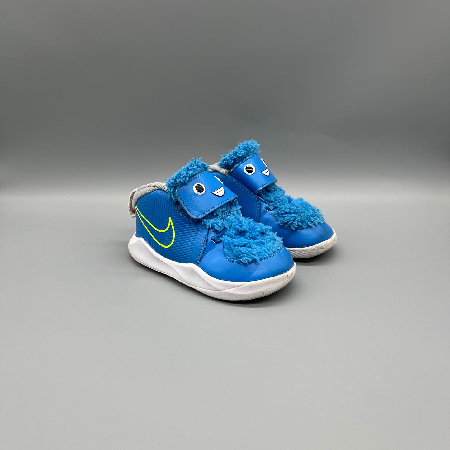 Nike / Team Hustle D 9 Lil Fast n Furry / Runner / US8