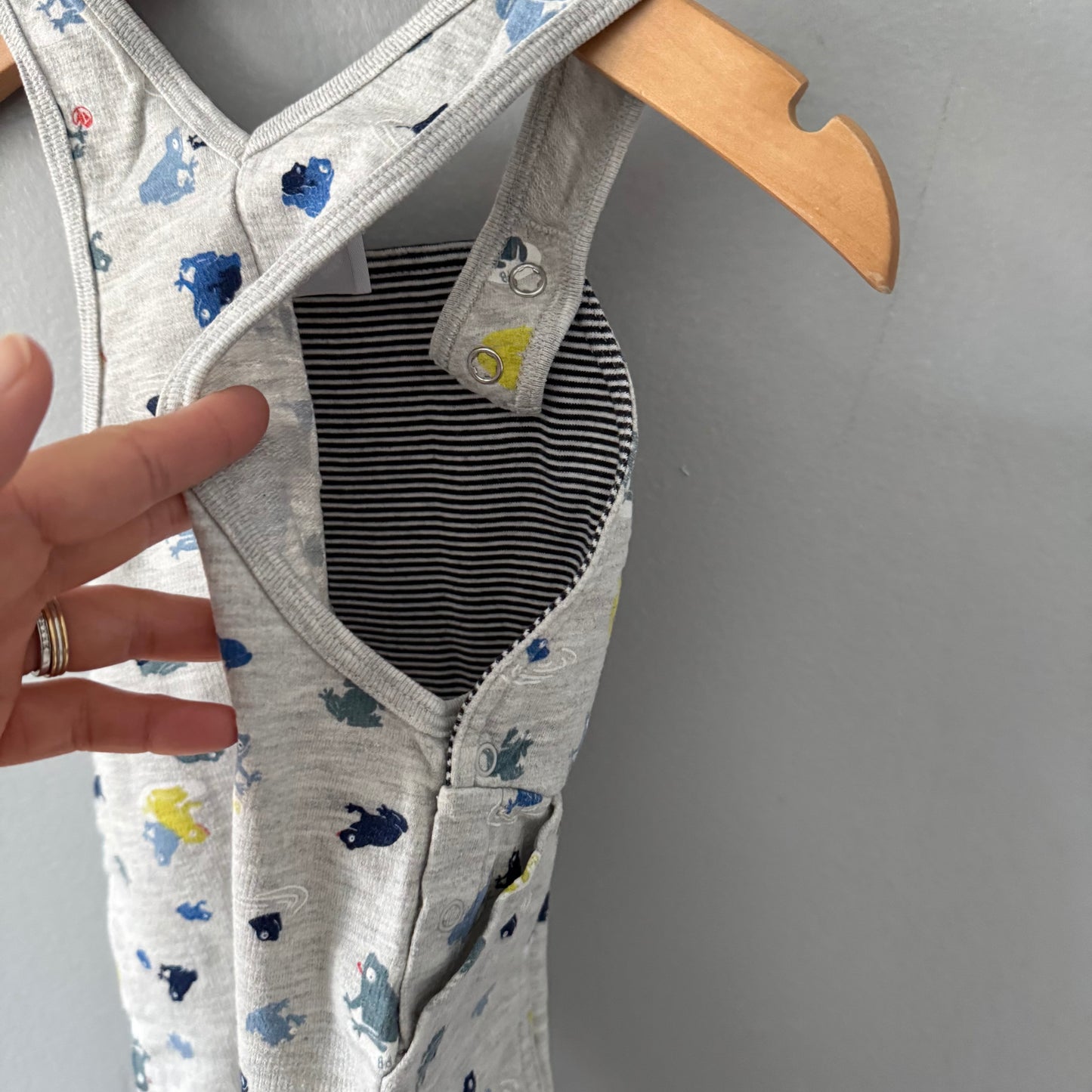 Petit Bateau / Light grey x frog overall shorts / 18M