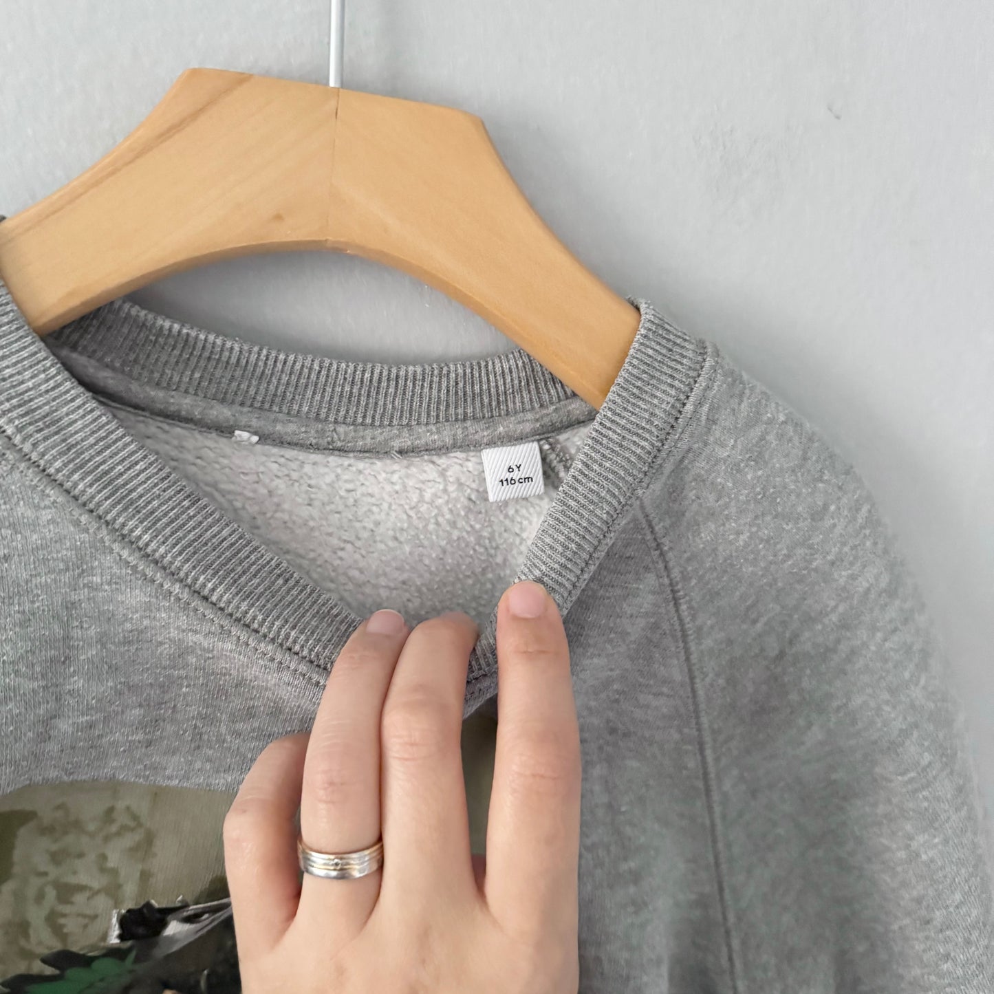 Burberry / Light grey sweatshirt / 6Y
