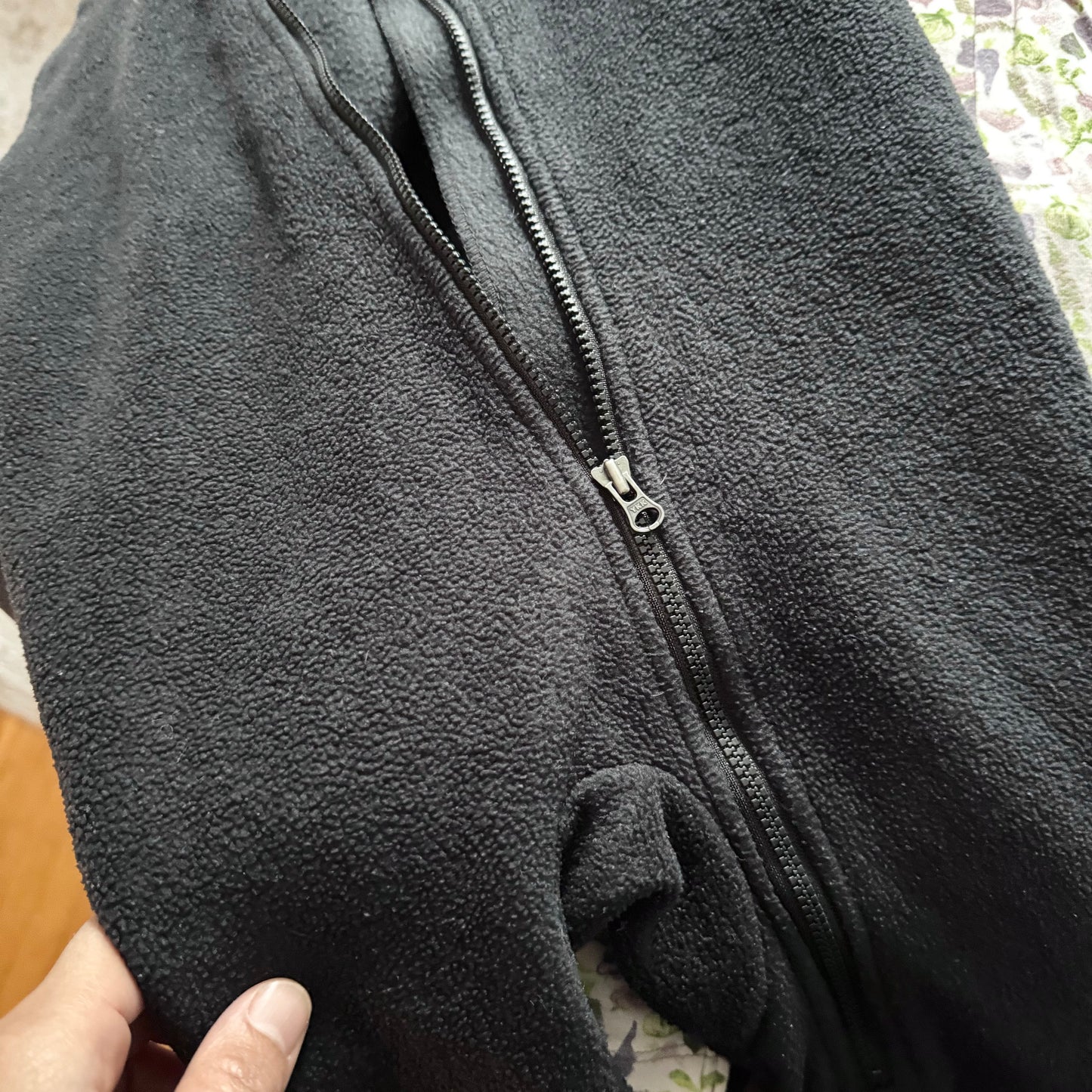 Columbia / Black fleece bunting suit / 18M