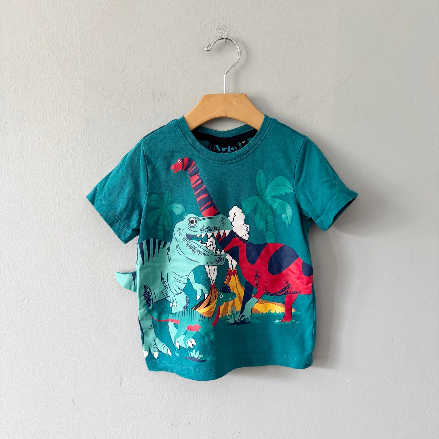 Arie / Green dinosaur T-shirt / 4T