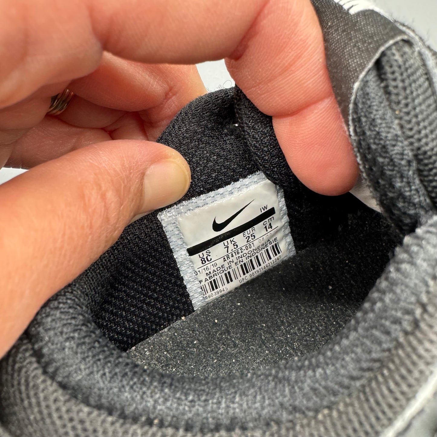 Nike / Running Shoes / US8