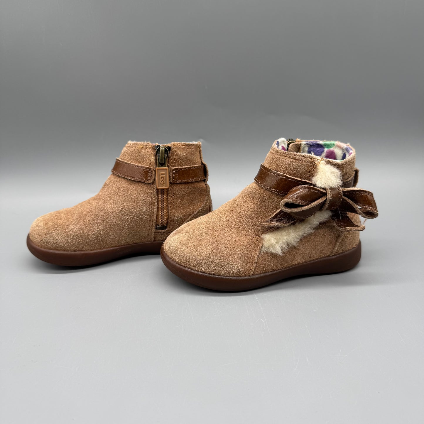 UGG / Boots / US6