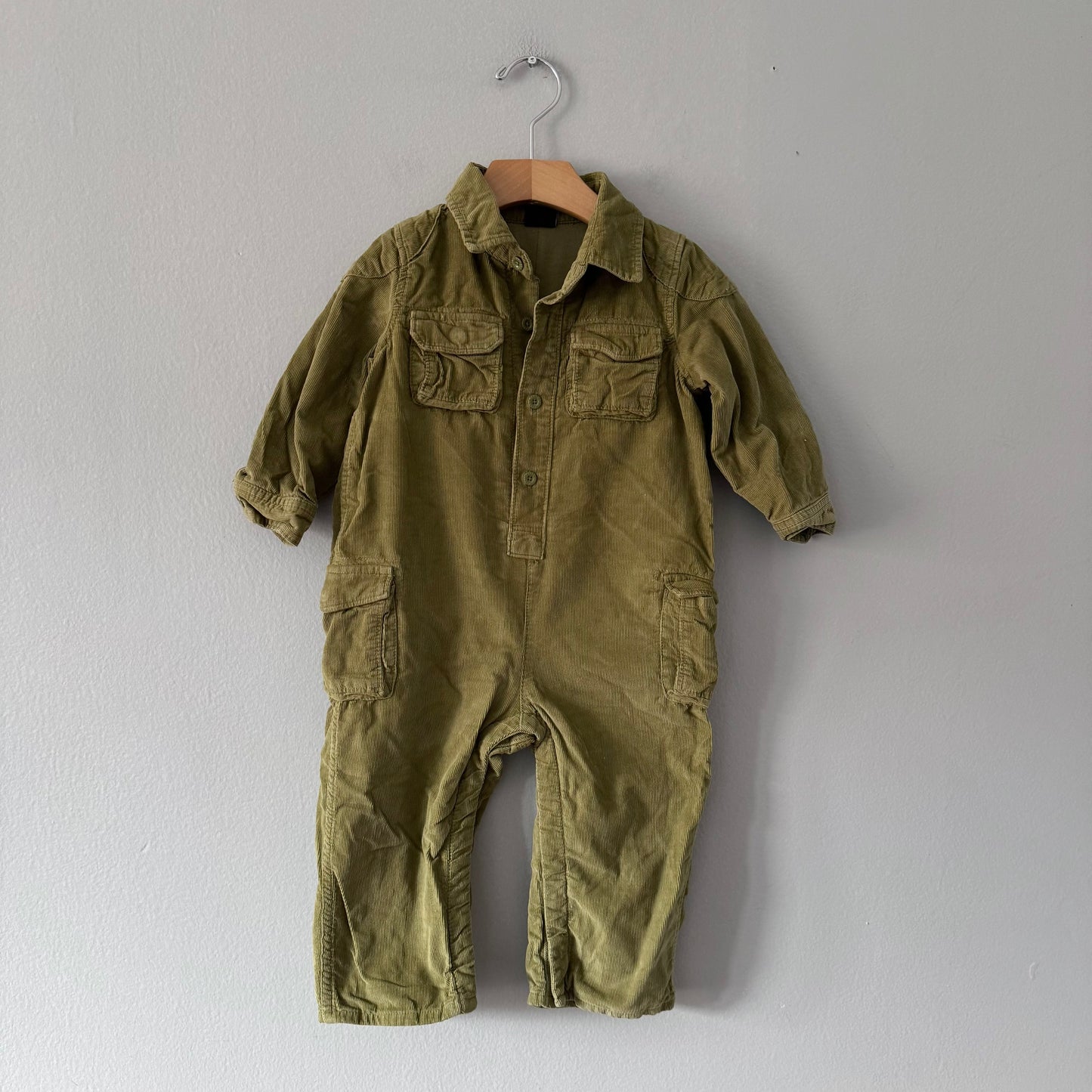 Gap / Khaki corduroy jumpsuit / 18-24M
