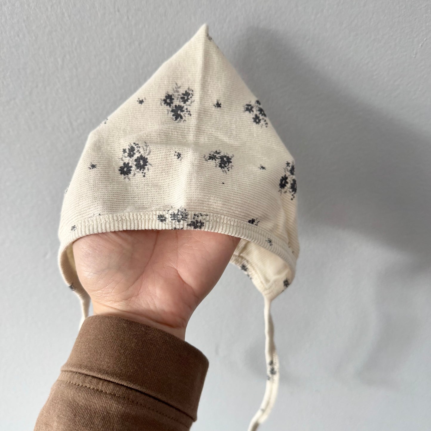 Quincy Mae / Floral bonnet / 3-6M