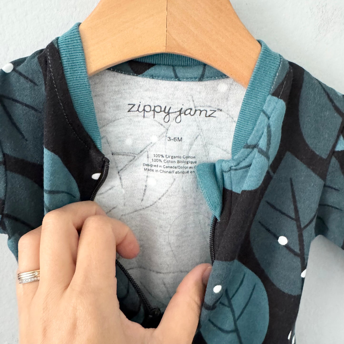 Zippyjamz / Black x leafs romper / 3-6M