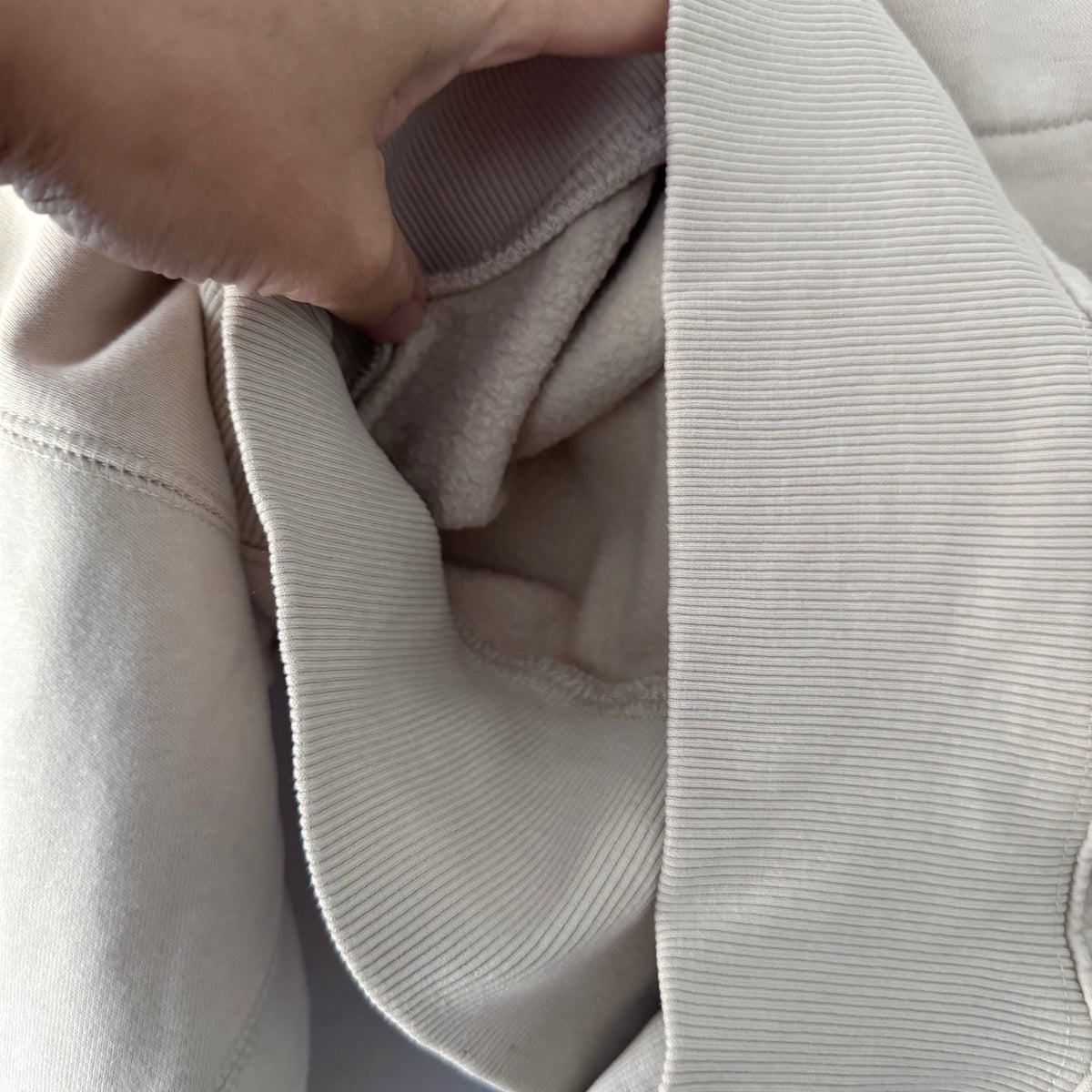 Ocean Laundry / Beige sweatshirt / 7-8Y