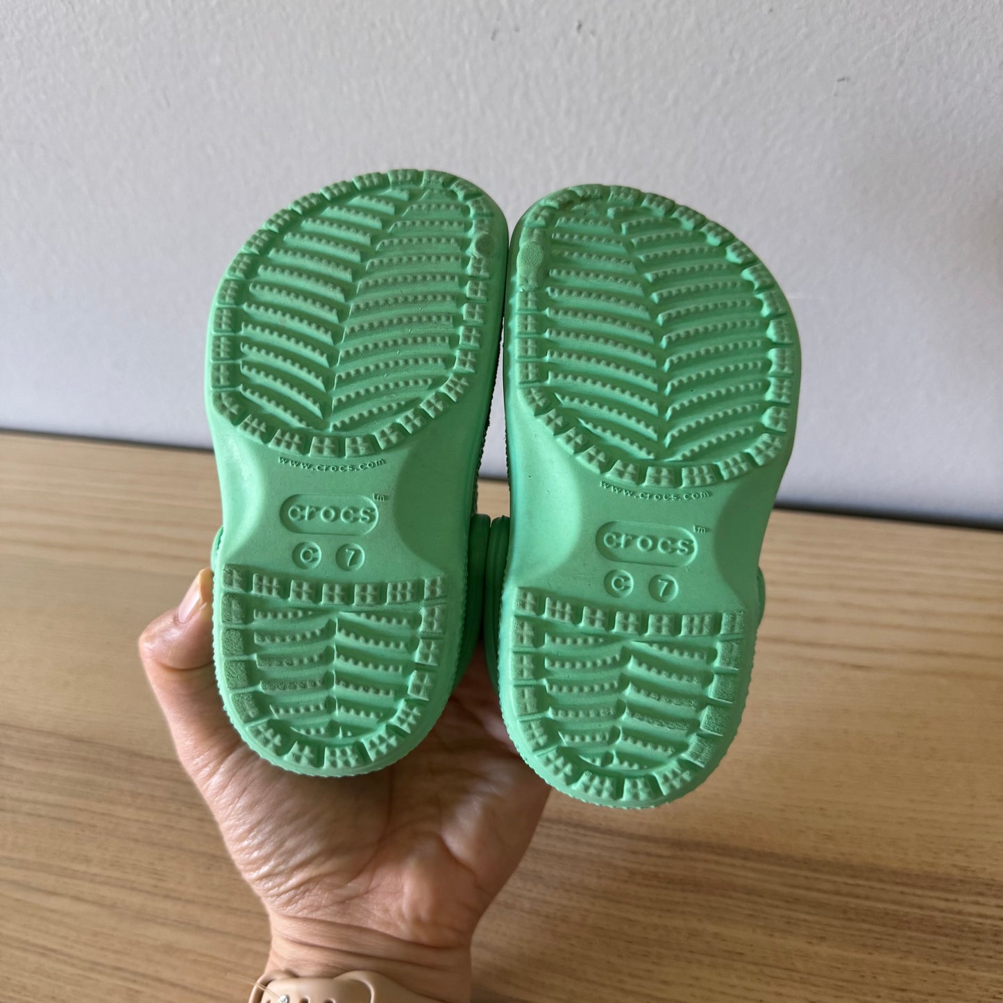 Crocs / Sandals / US7