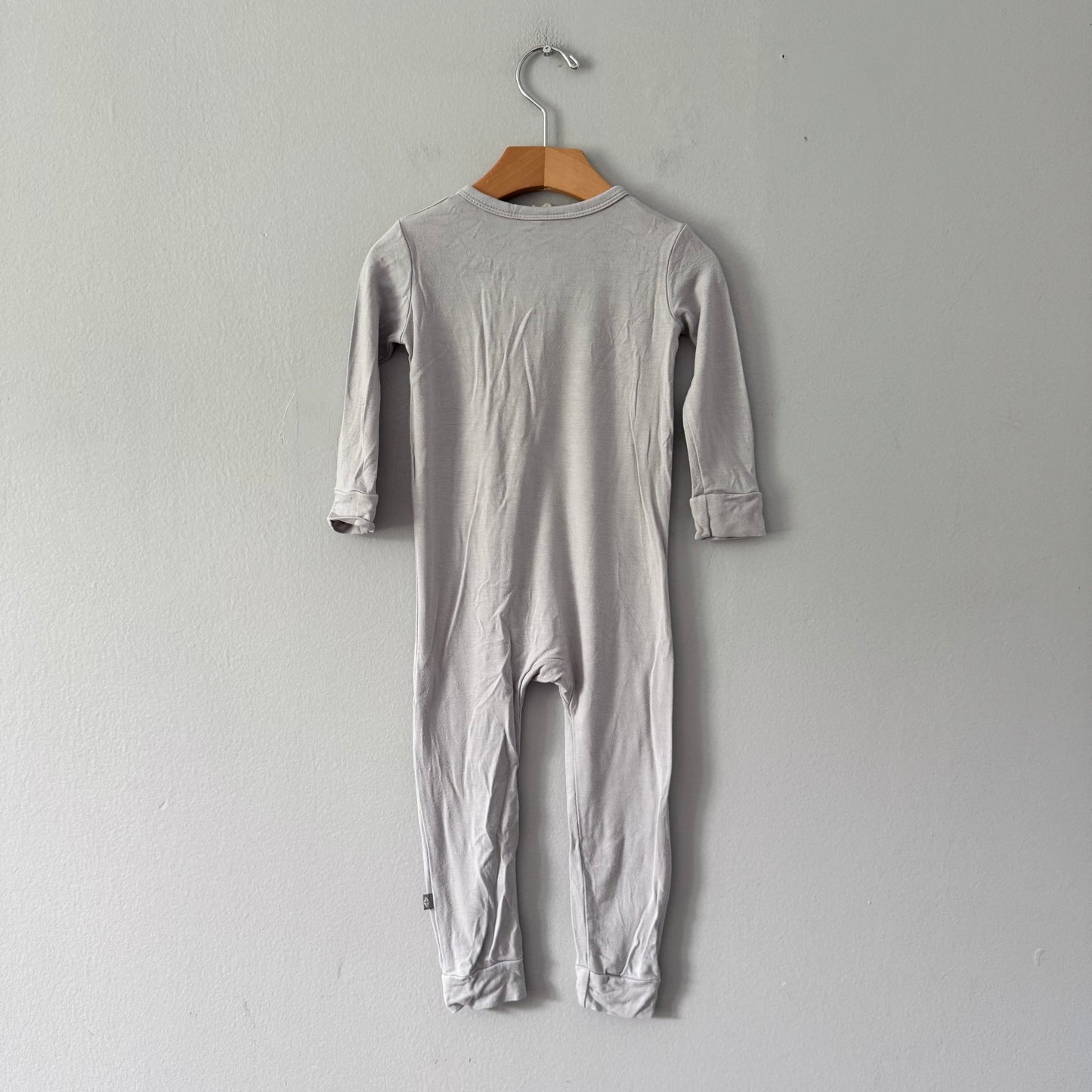 Kyte / Light grey long sleeve romper / 2T