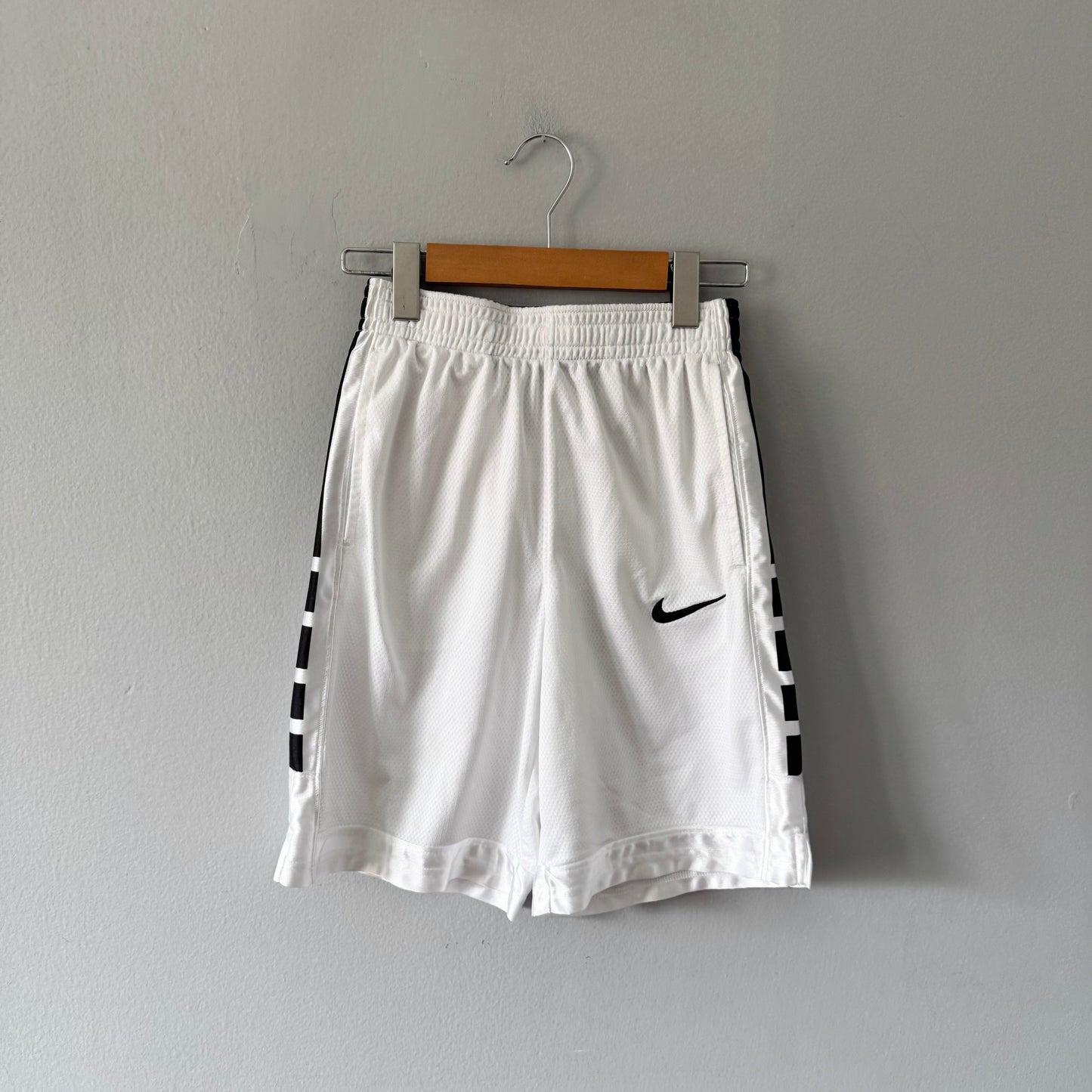Nike / Dri-Fit white shorts / 10Y