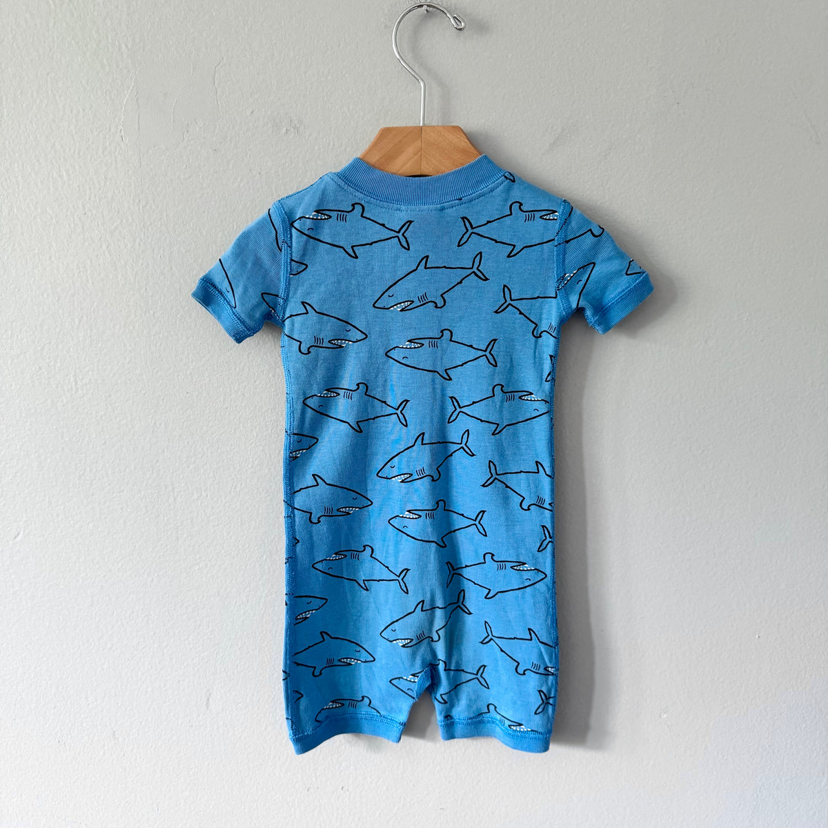 Hanna Andersson / Blue shark romper / 6-12M
