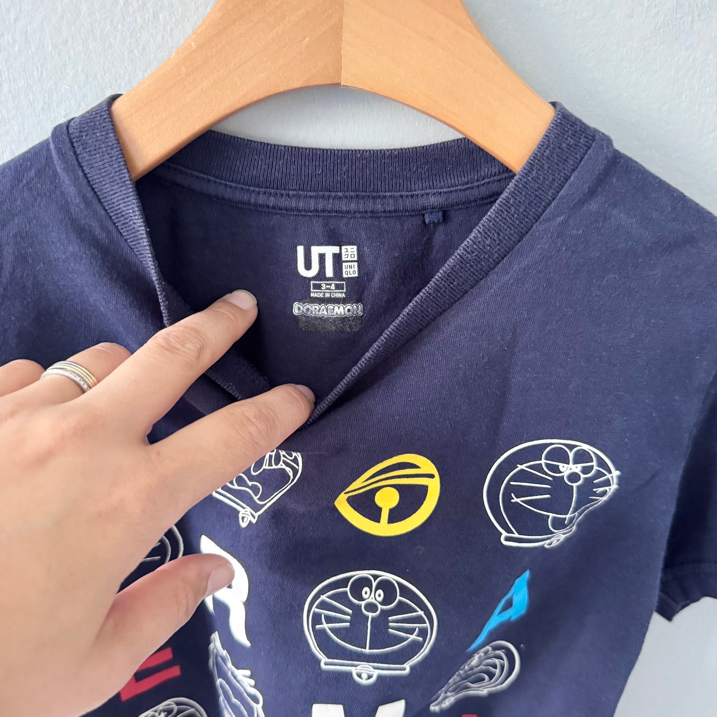 Uniqlo / Doraemon navy T-shirt / 3-4Y