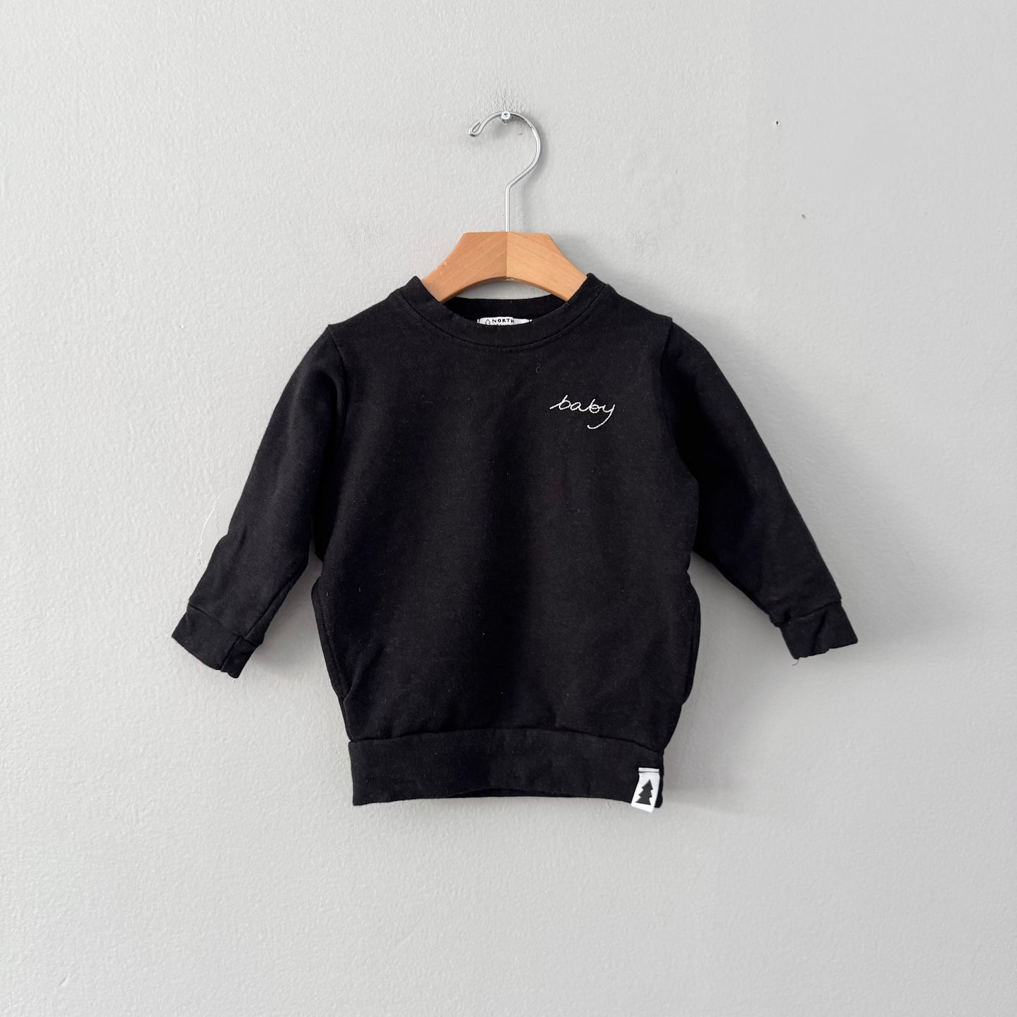 North Kinder / Black baby sweatshirt / 6-12M