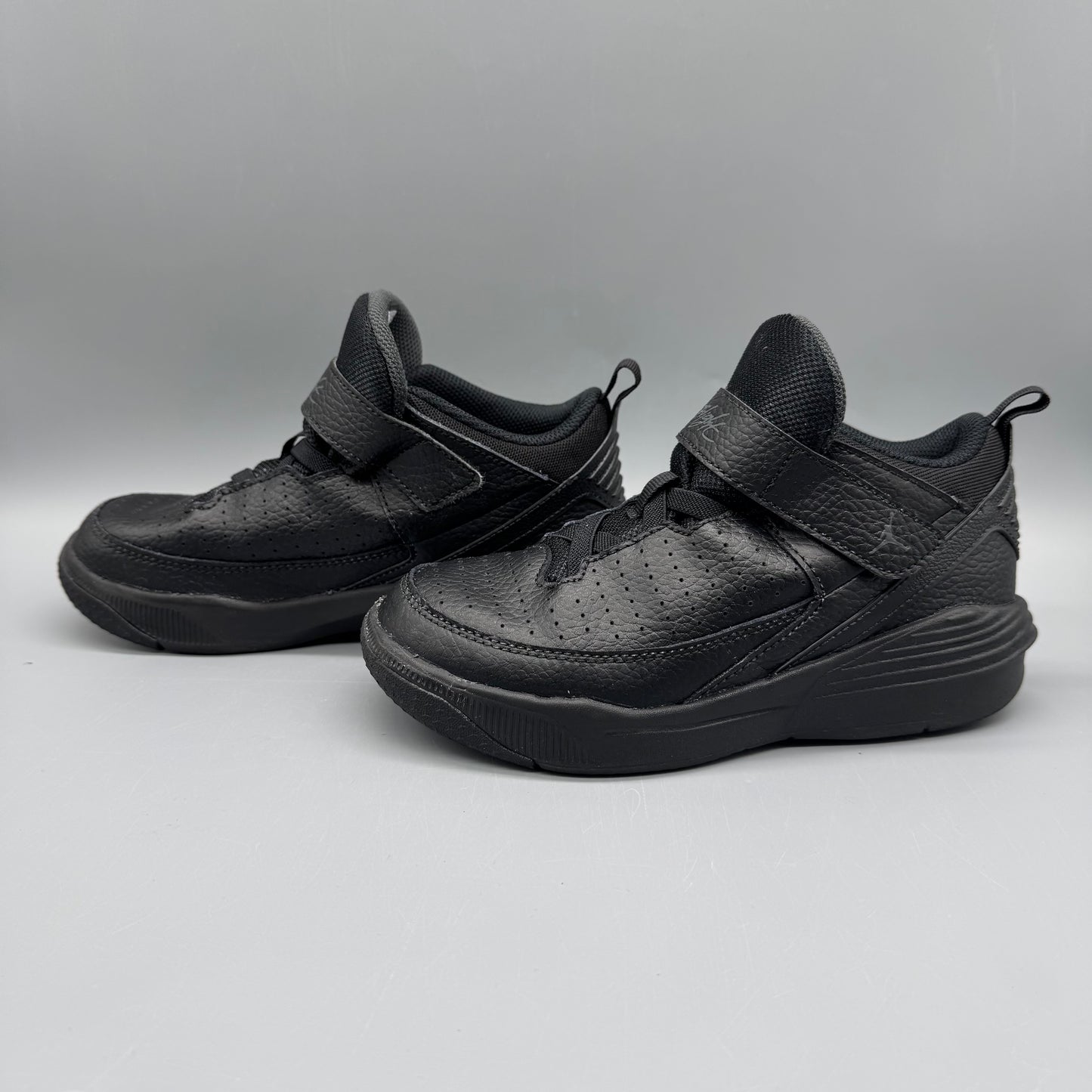 Nike / Jordan Max Aura 5 / Running Shoes / J1