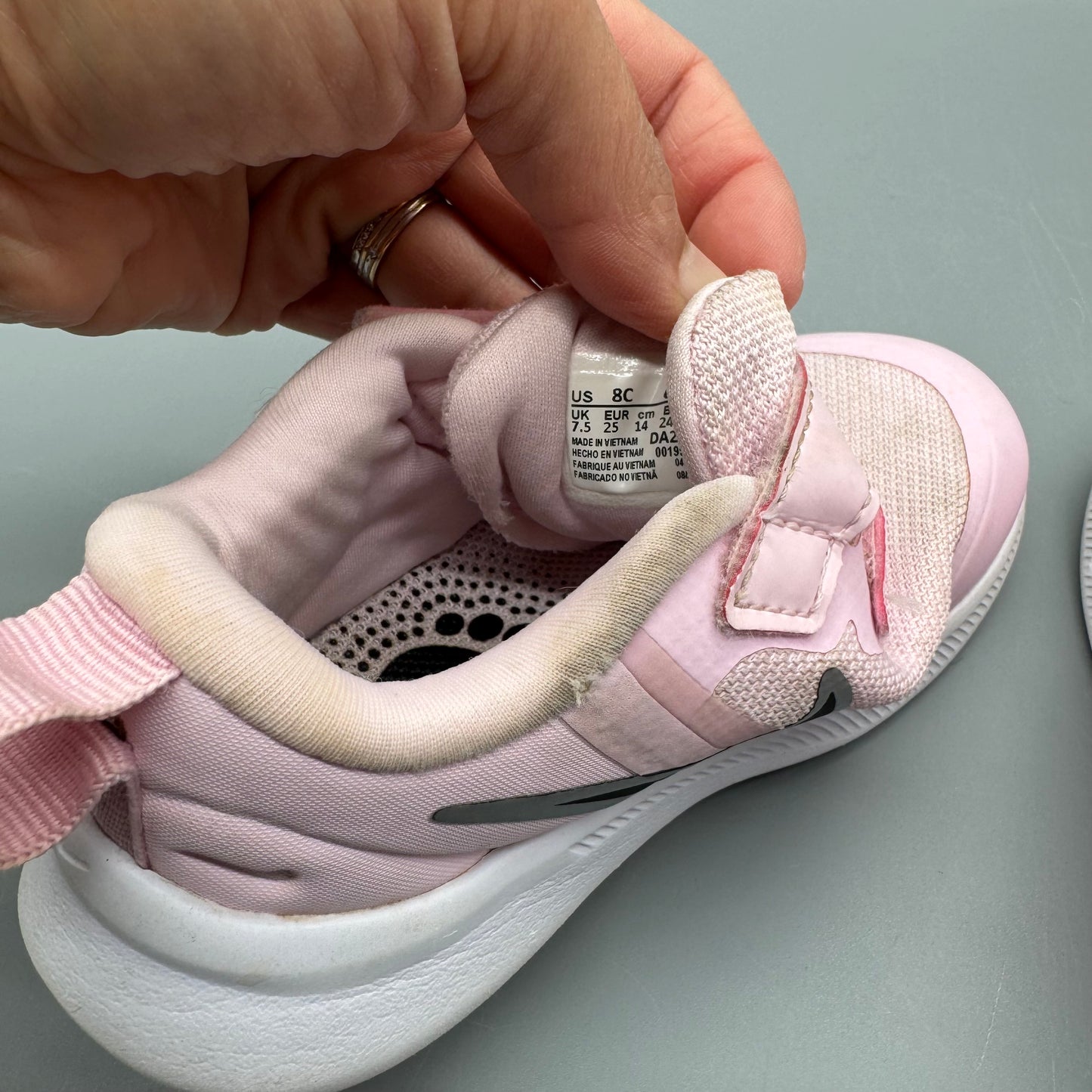 Nike / Running Shoes / US8