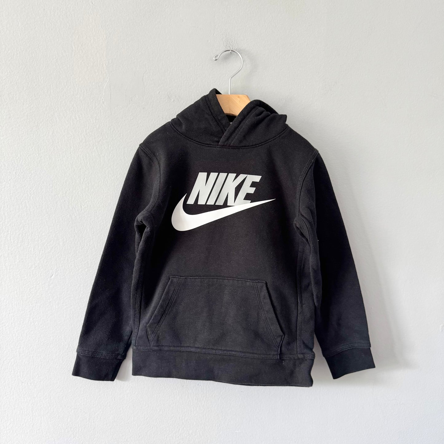 Nike / Black logo hoodie / 6-7Y