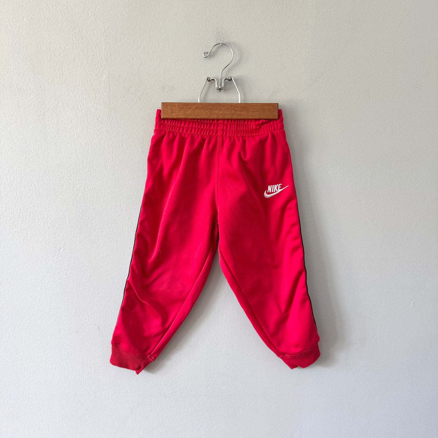 Nike / Red track pants / 4-5Y
