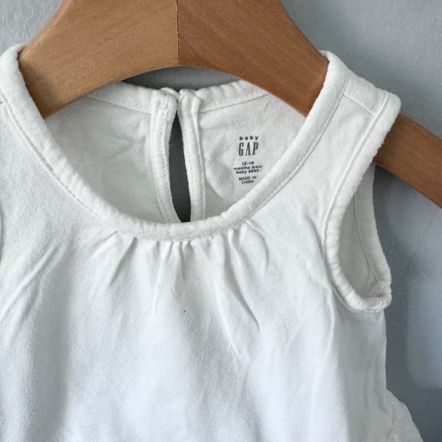 Gap / White eyelet tank onesie / 12-18M