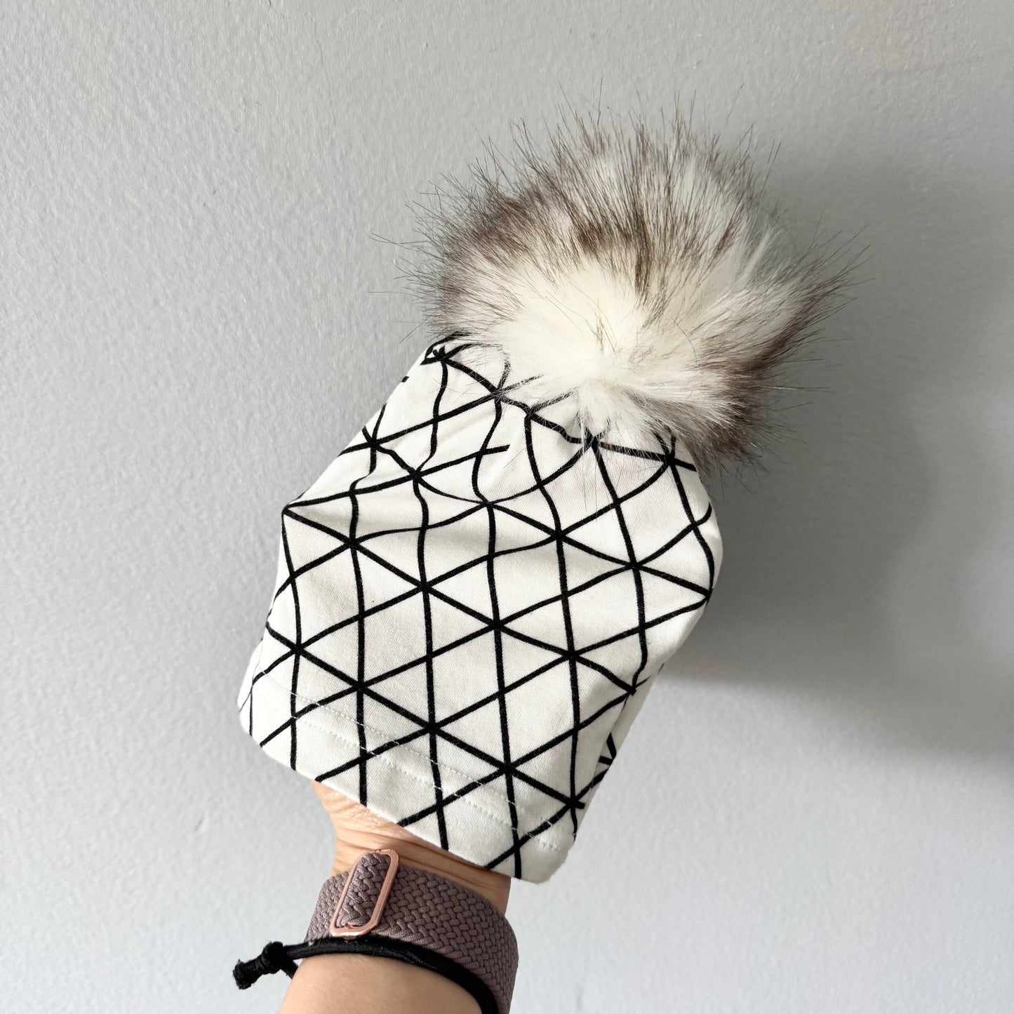 Handmade / Beanie with pompom / 0-3M