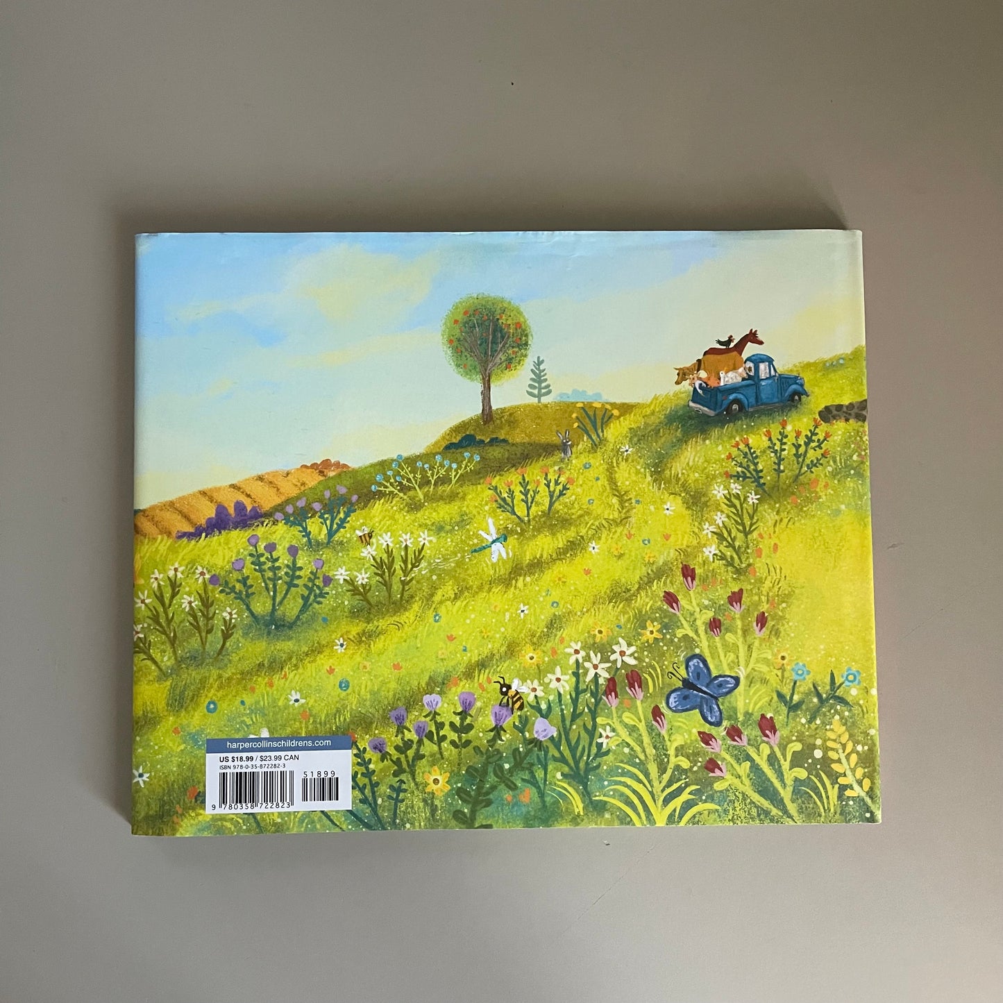 Little Blue Truck Makes a Friend / Alice Schertle