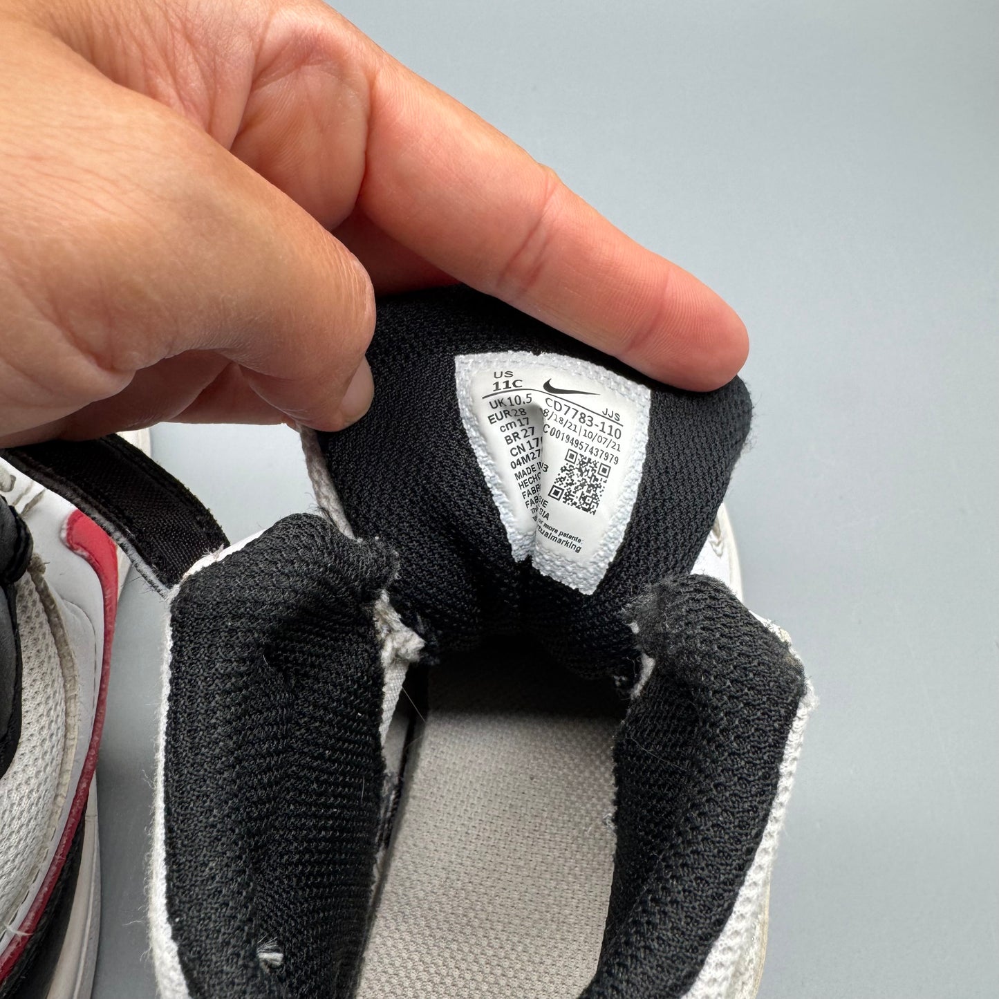 Nike / Running Shoes / US11