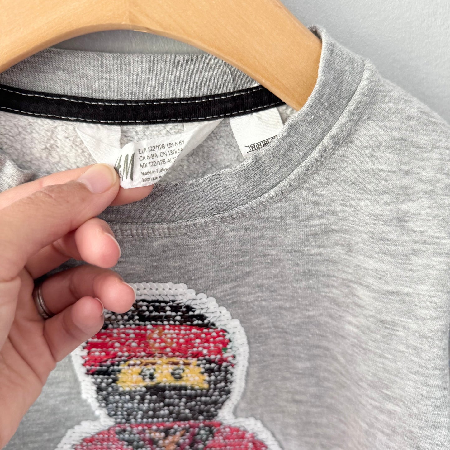 H&M / Lego Ninjago sweatshirt with flappable sequin / 6-8Y