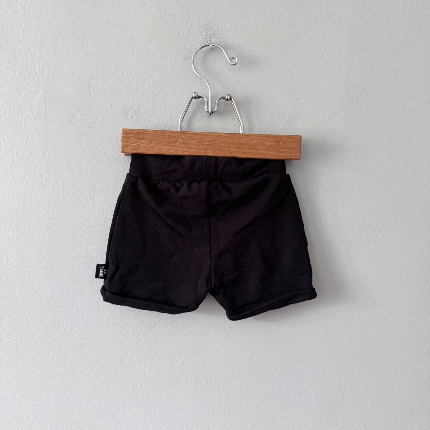 Whistle & Flute / Black bamboo shorts / 12-18M