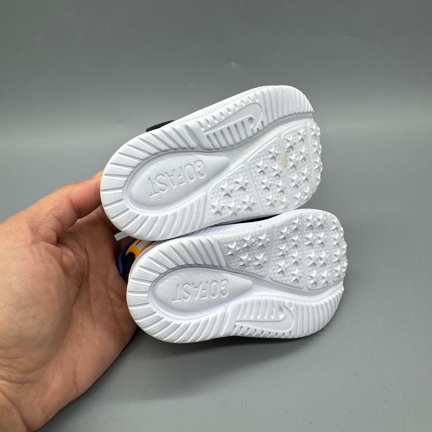 Nike / Running Shoes / US4