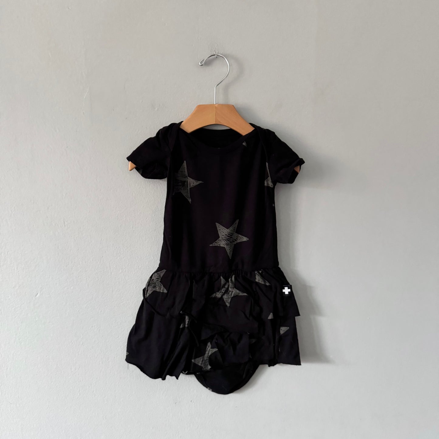Celinununu / Black x star onesie dress / 12-18M