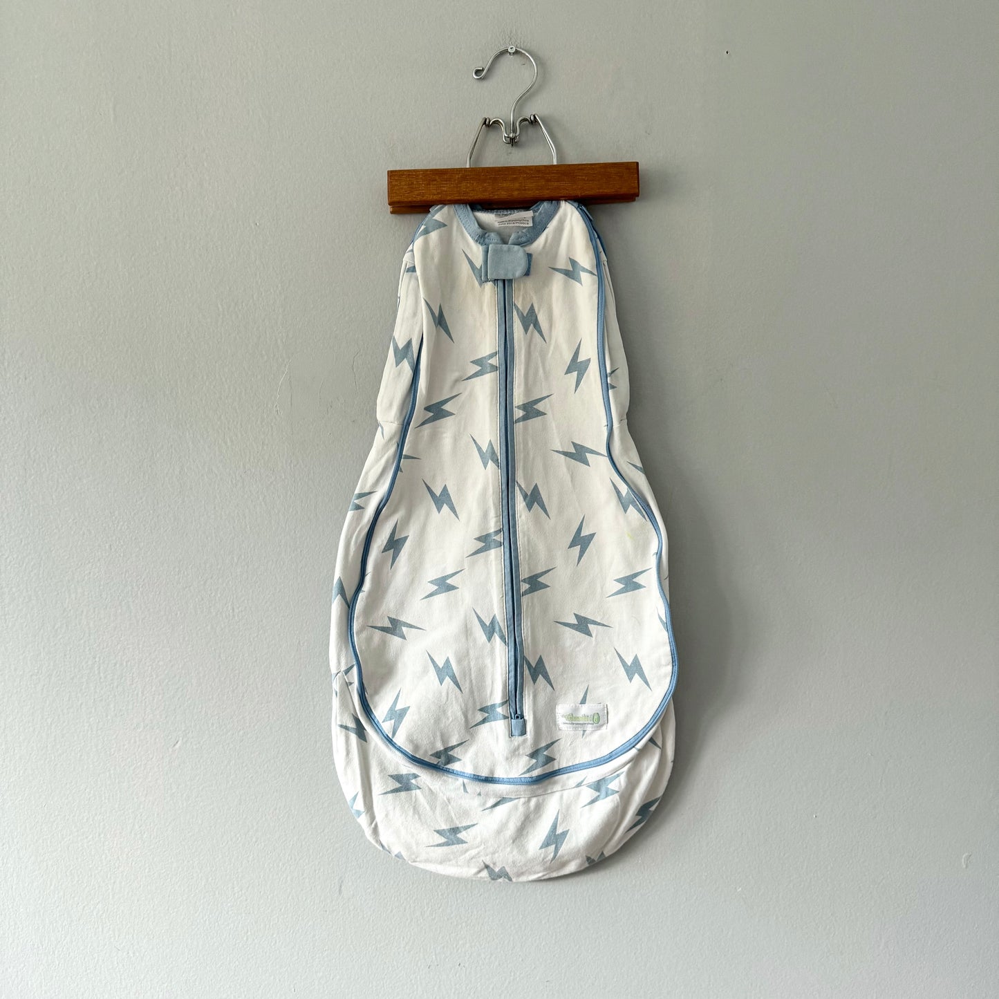 Woombie / White x blue lightning swaddle / 0-18M