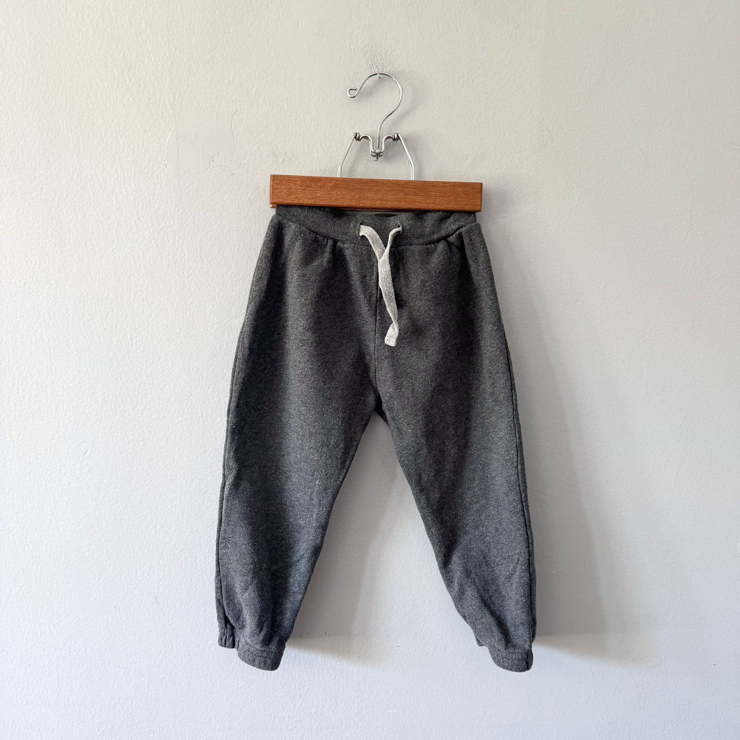 Mini mioche / Dark grey sweatpants / 1-2Y