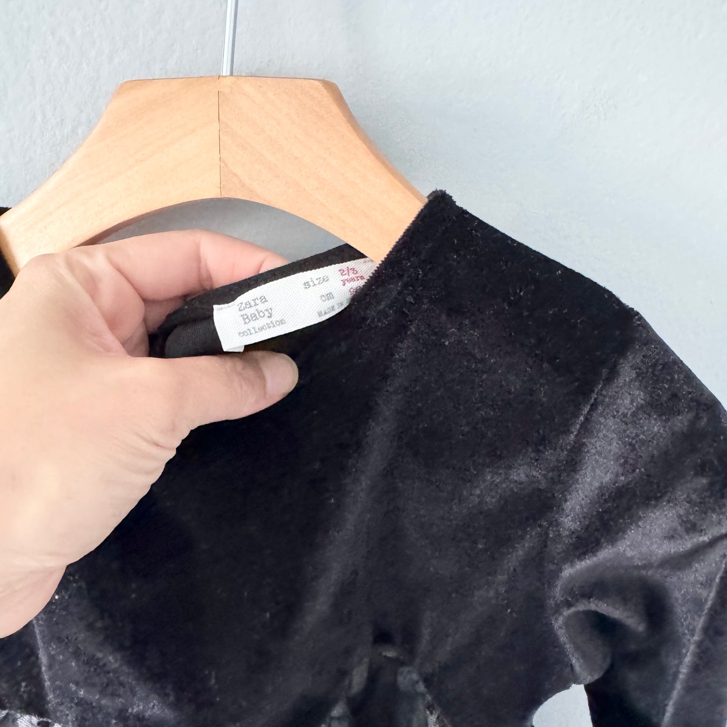 Zara / Black velour x star dress / 2-3Y