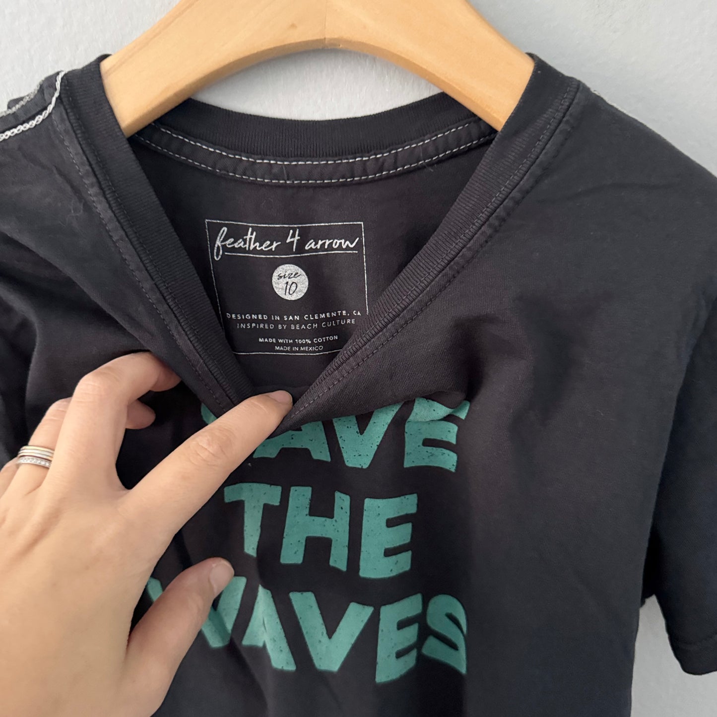Feather 4 Arrow / Save the waves T-shirt / 10Y