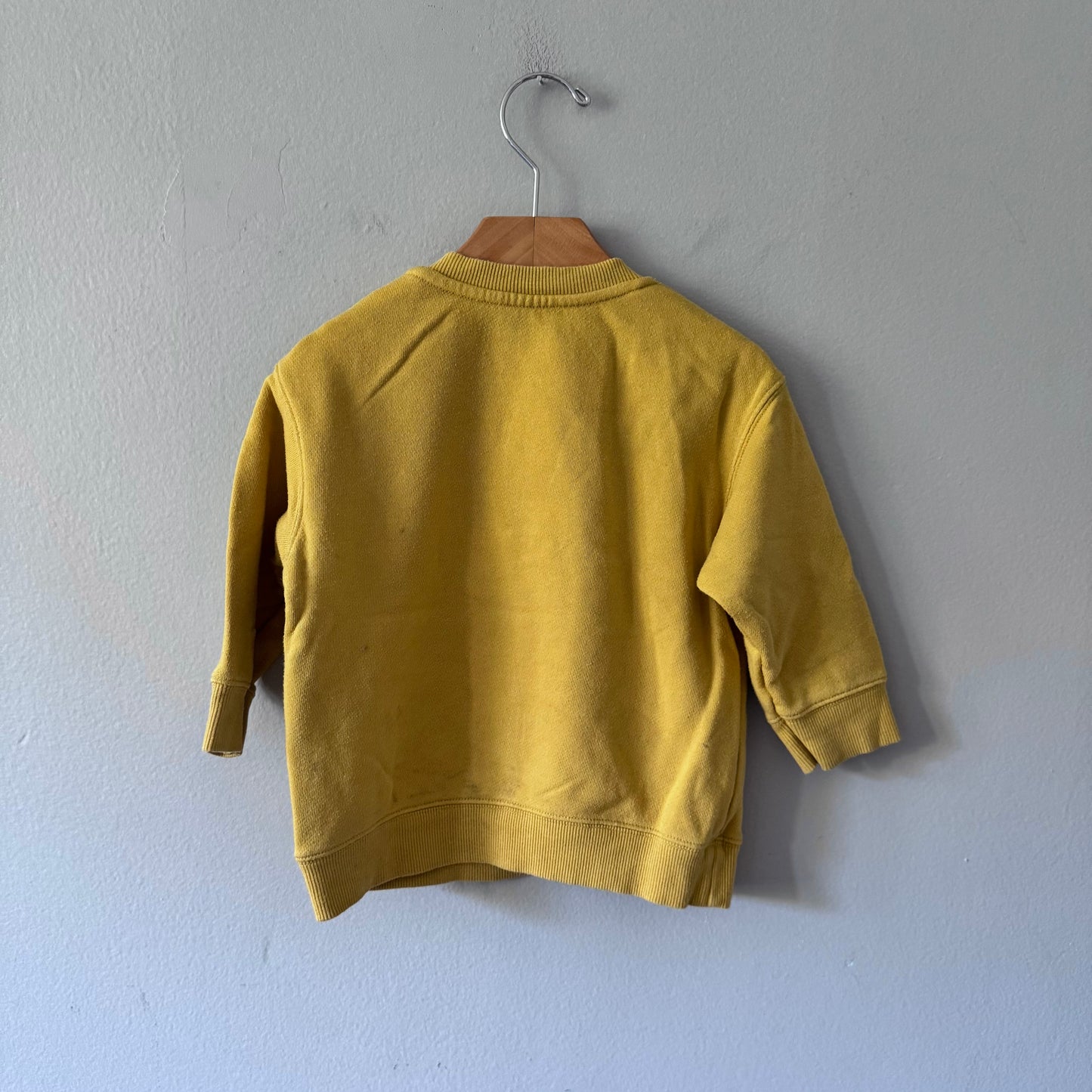 Uniqlo x Shawn the sheep / Mustard sweatshirt / 18-24M