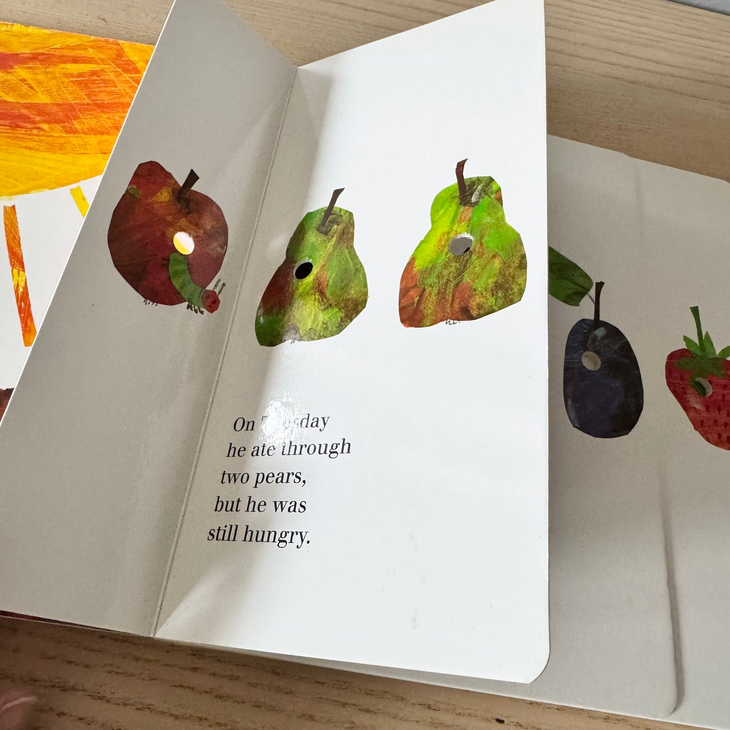 The Very Hungry Caterpillar / Eric Carle
