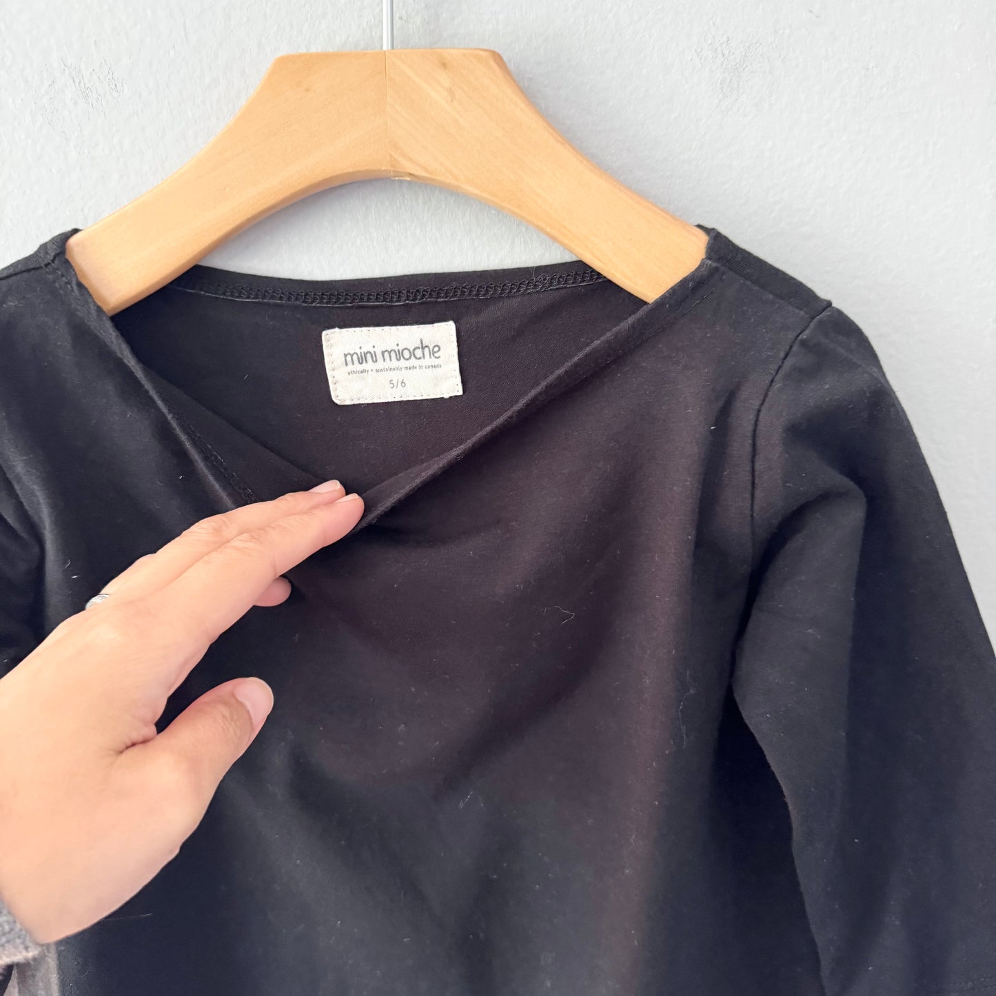 Mini mioche / Black bamboo rayon dress / 5-6Y