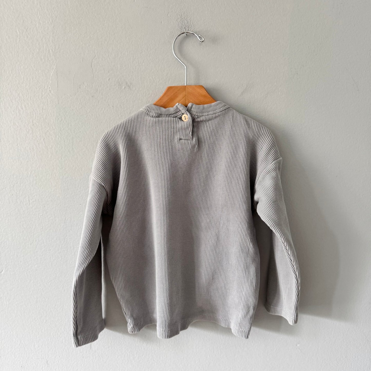 Zara / Light grey waffle long sleeve / 4-5Y