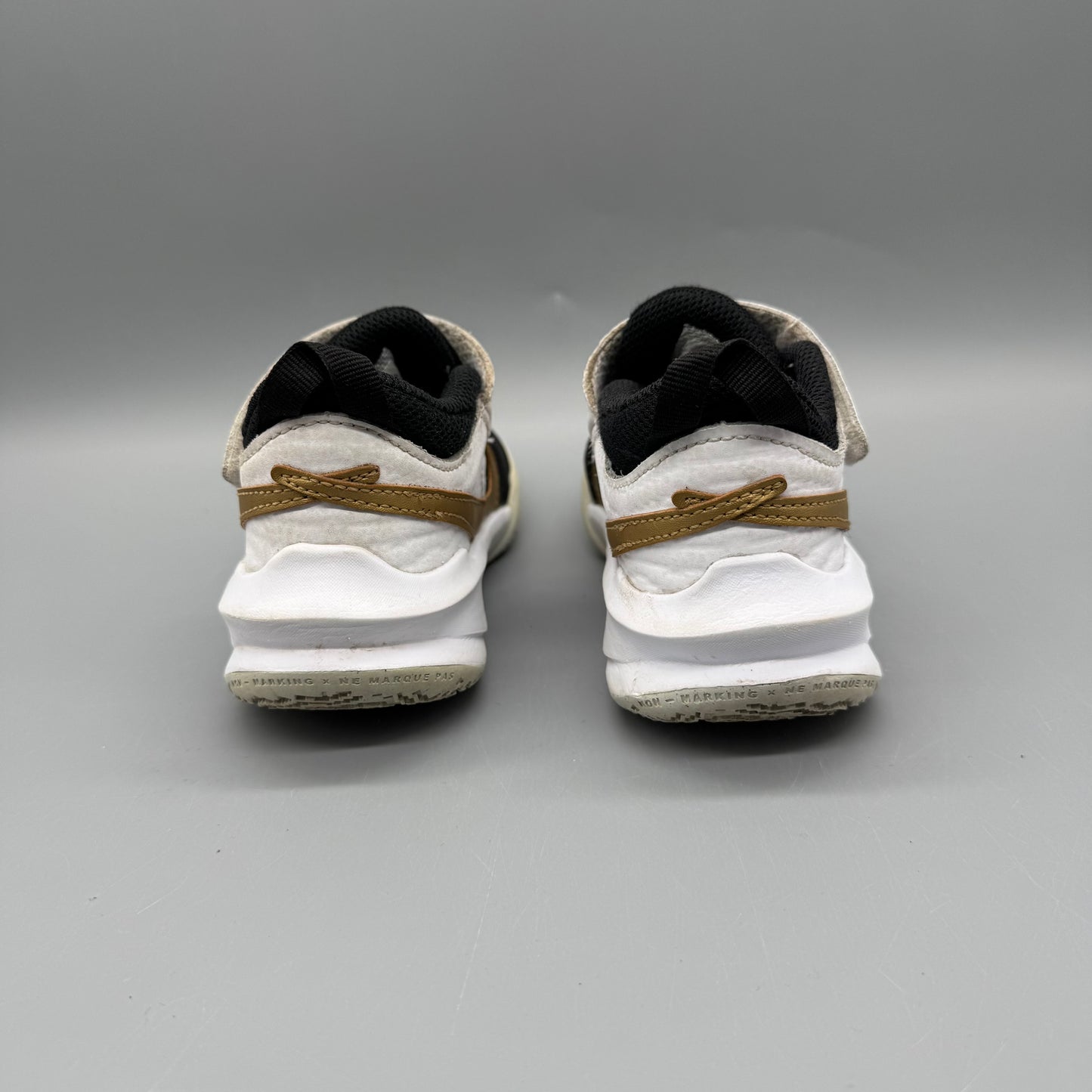 Nike / Running Shoes / US11