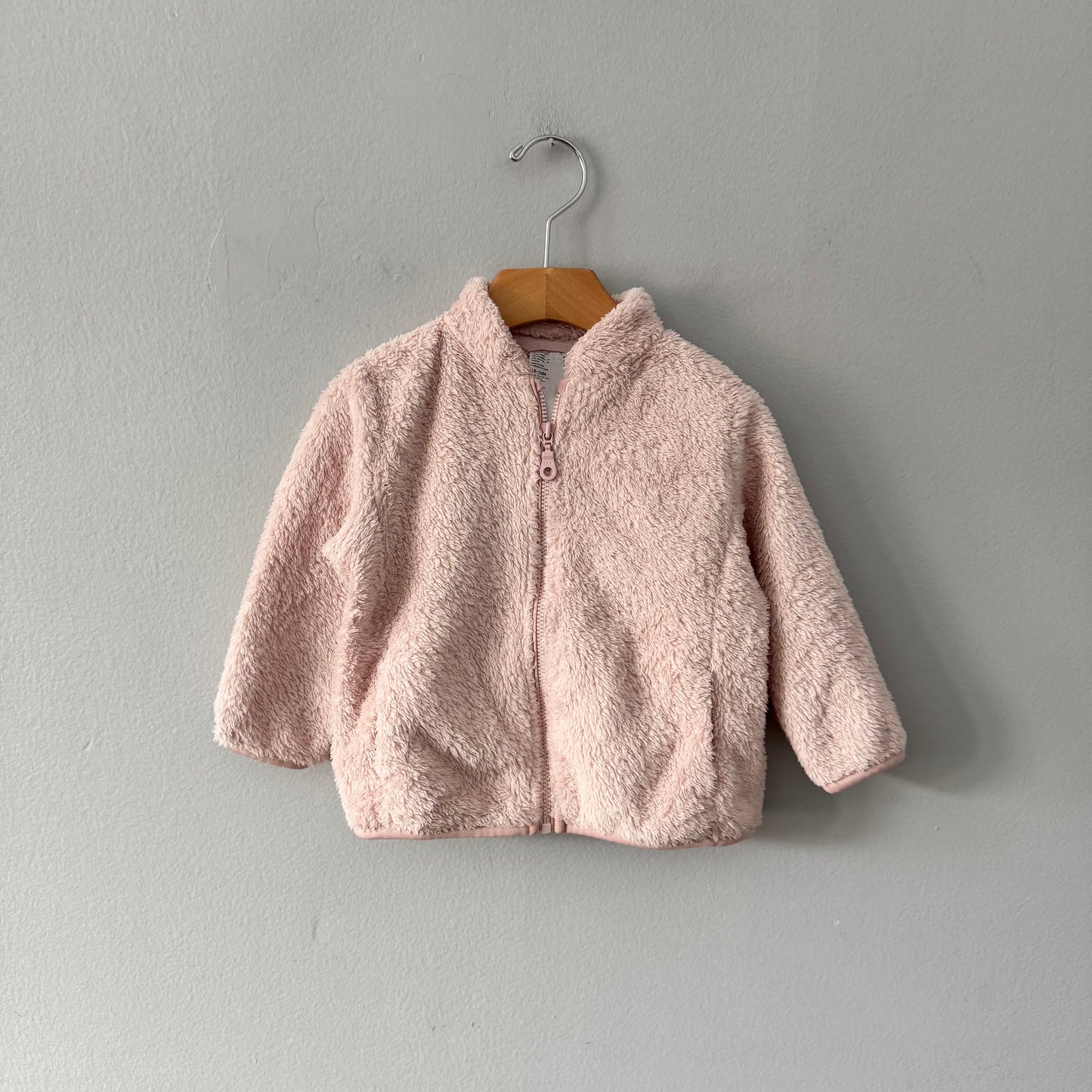Uniqlo / Light pink sherpa zip up / 18-24M