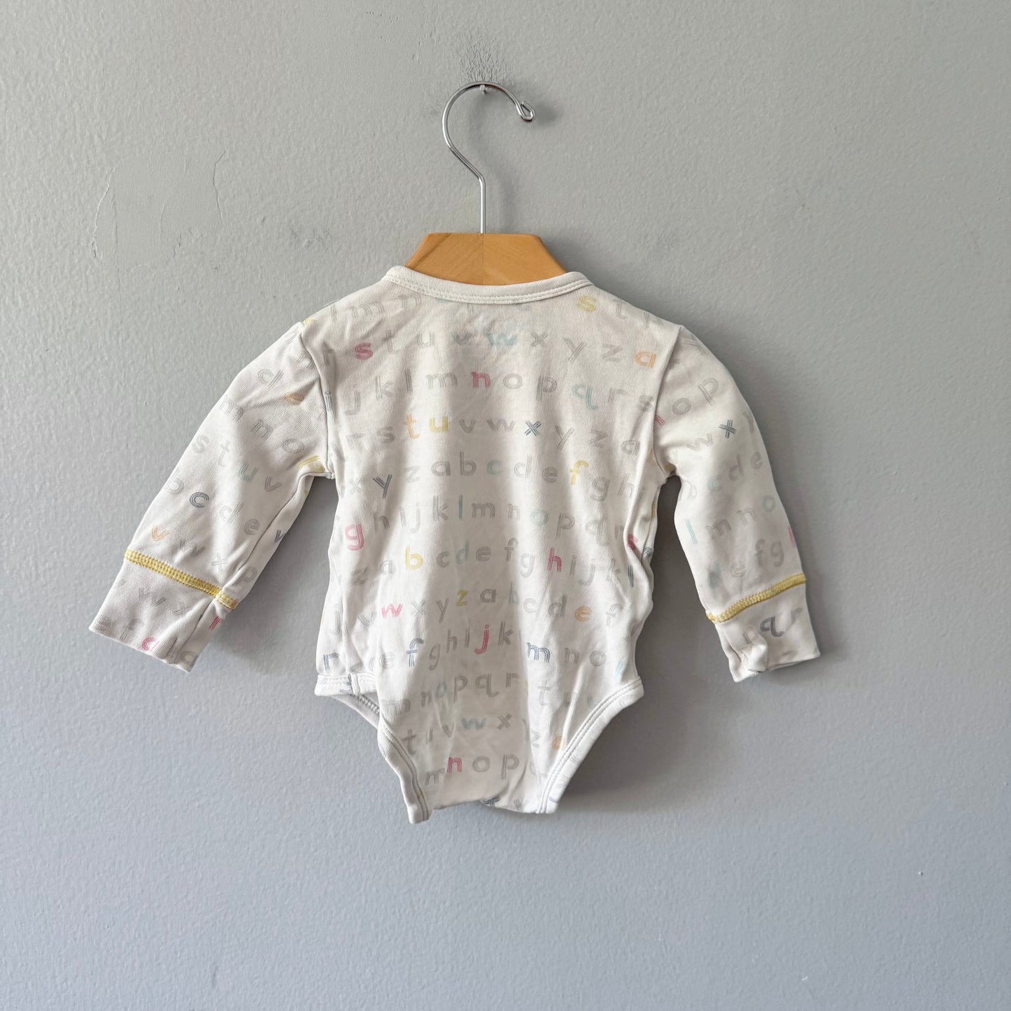 Pehr / White x alphabet onesie / 0-3M