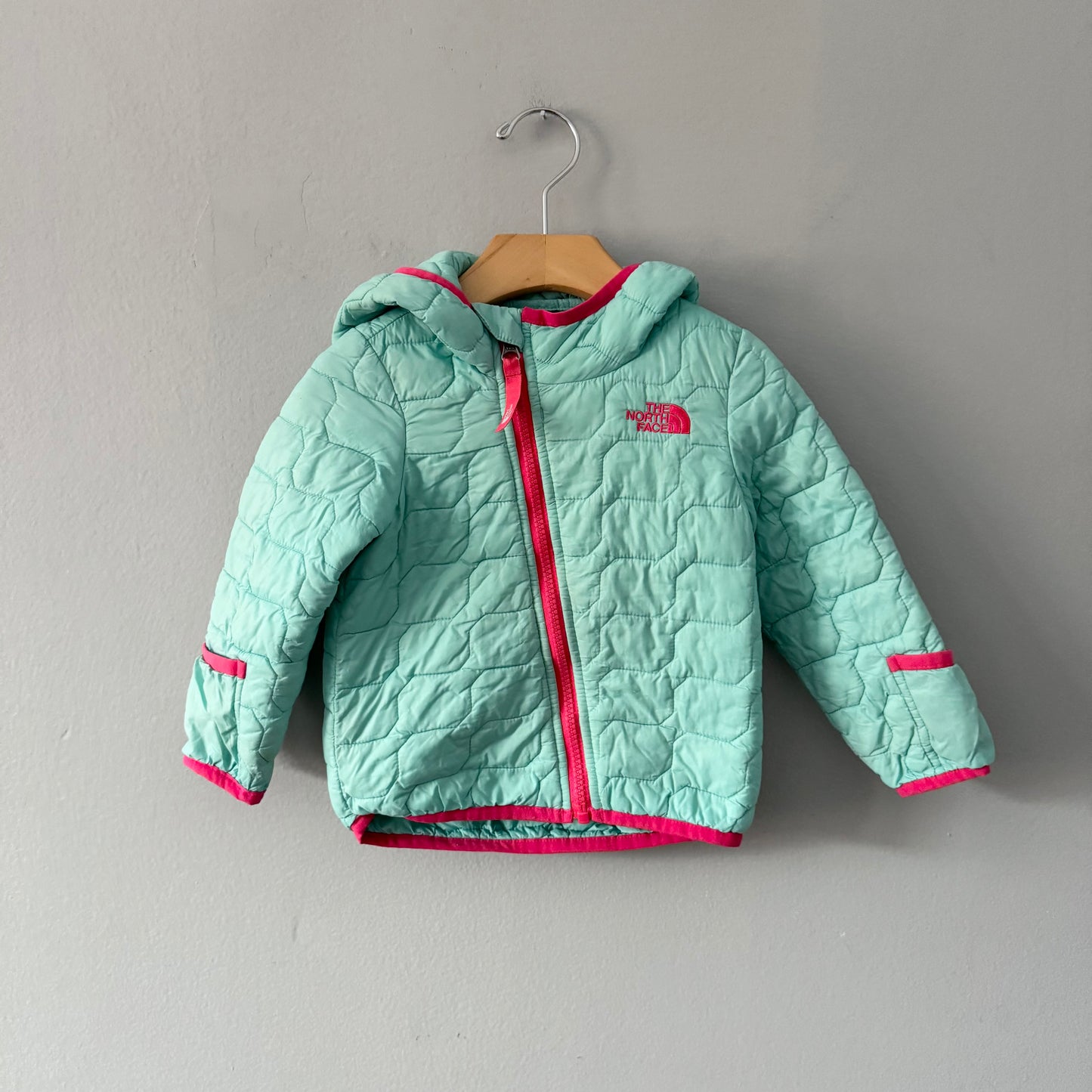 The North Face / Light blue x pink thermoball jacket / 12-18M