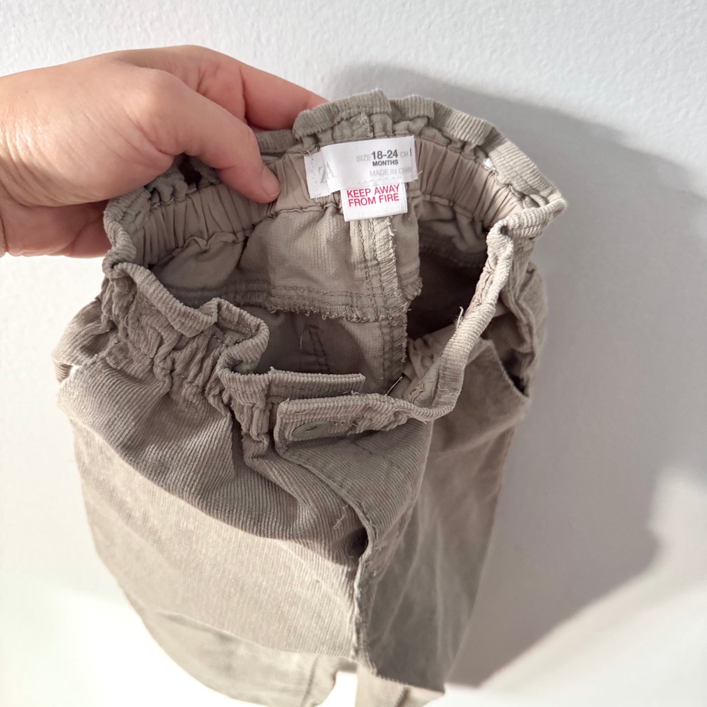 Zara / Light khaki corduroy paper bag pants / 18-24M