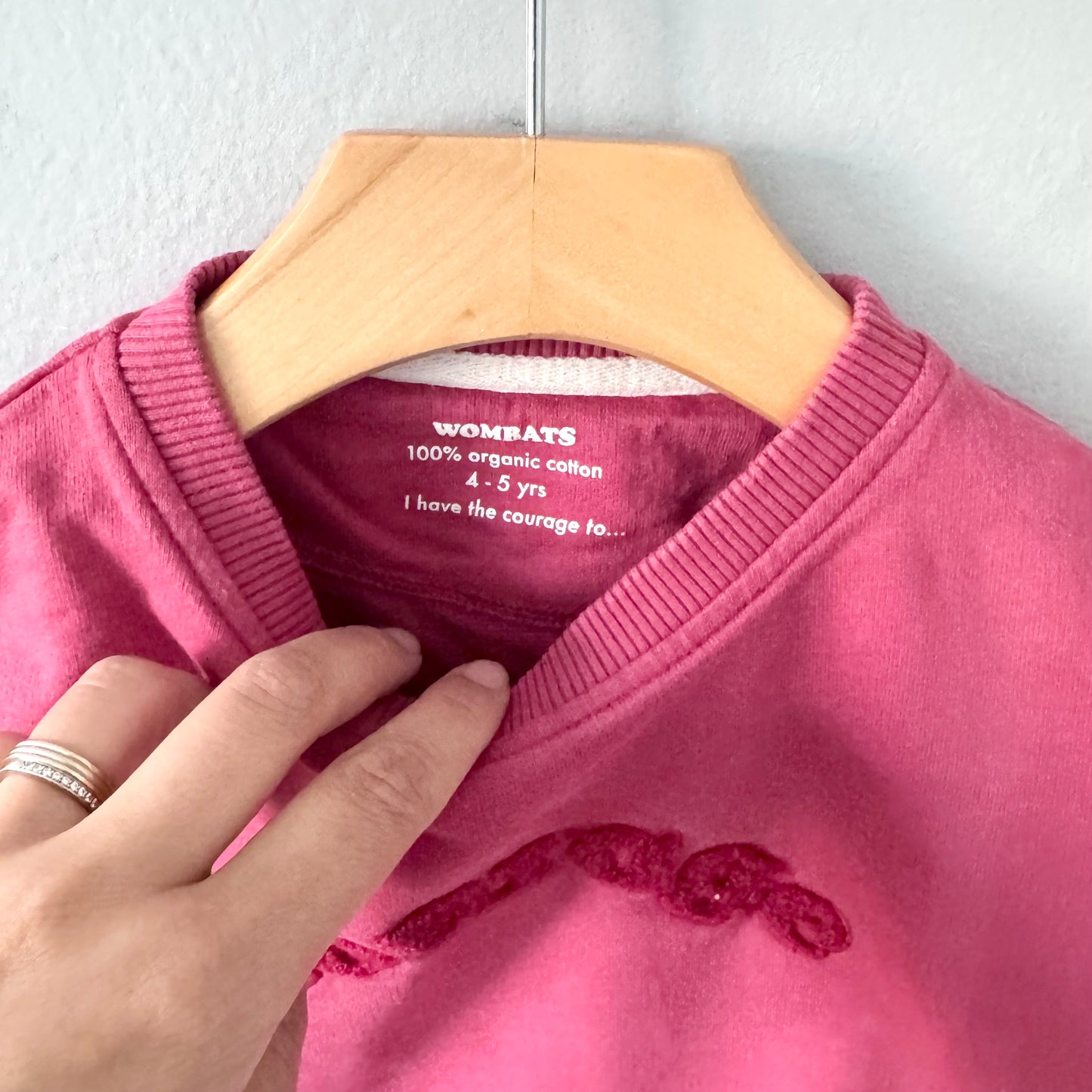 Wombats / Courage red sweatshirt / 4-5Y