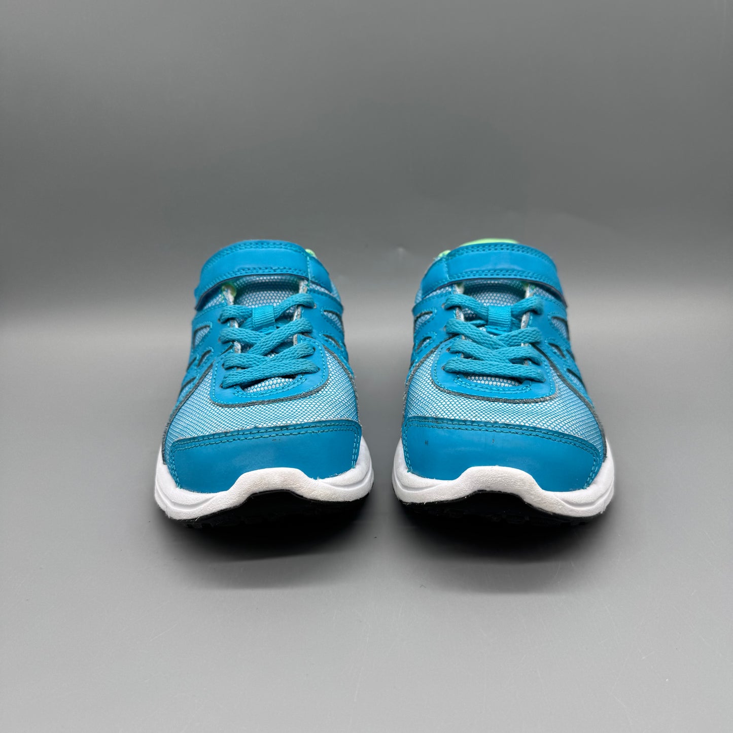 Nike / Running Shoes / J2