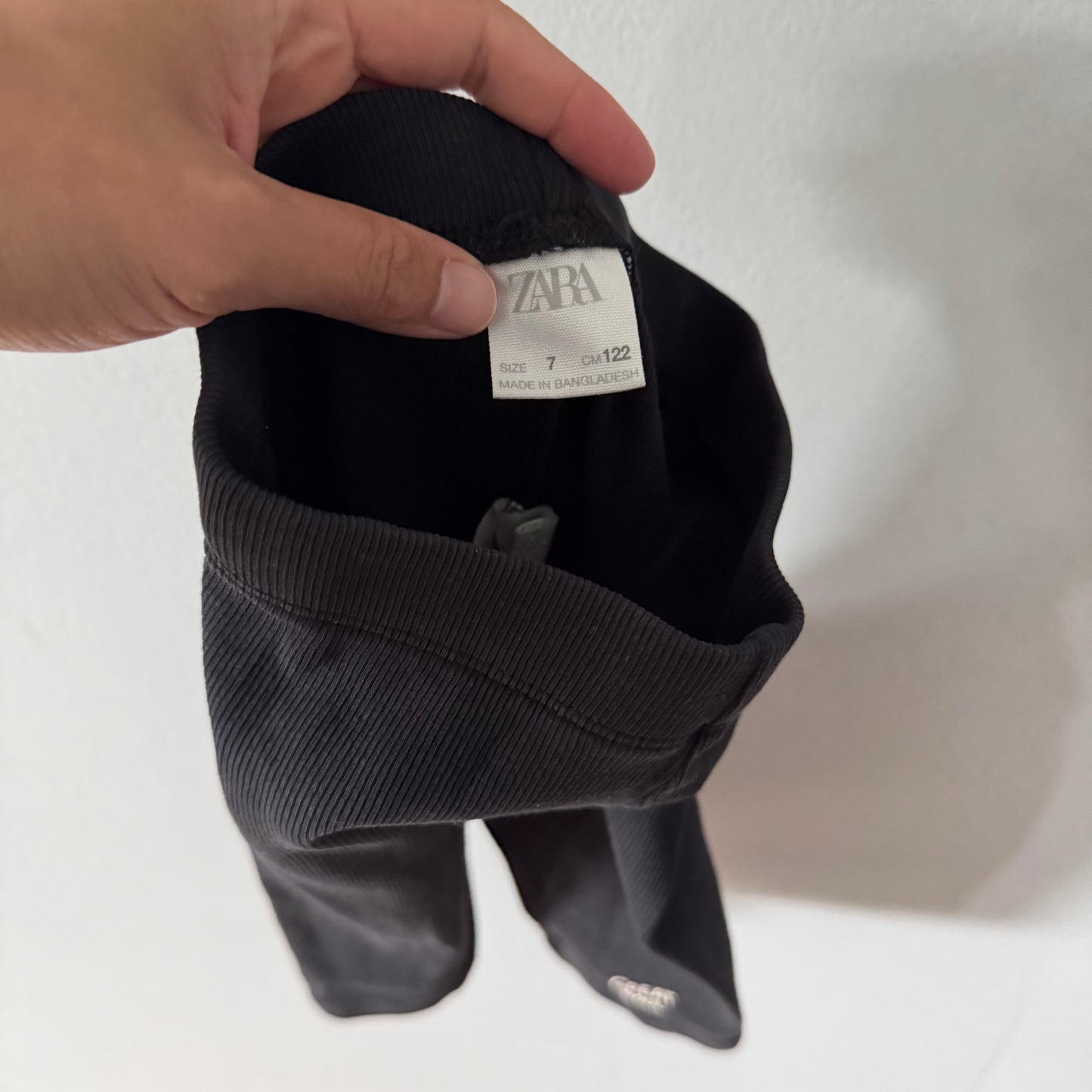 Zara / Black ribbed short leggings / 7Y