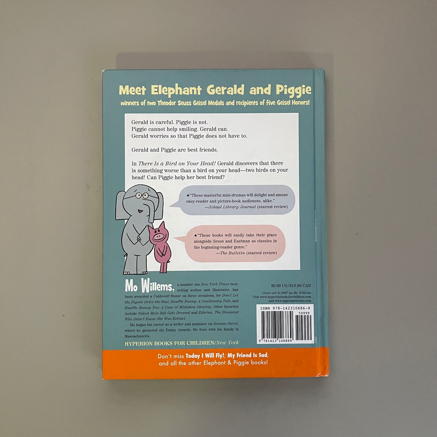 There Is a Bird on Your Head! / Mo Willems