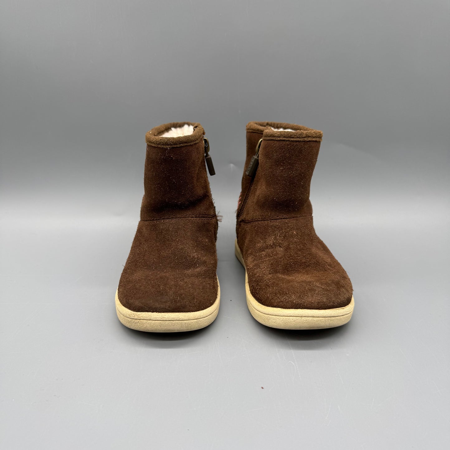 UGG / Boots / US8