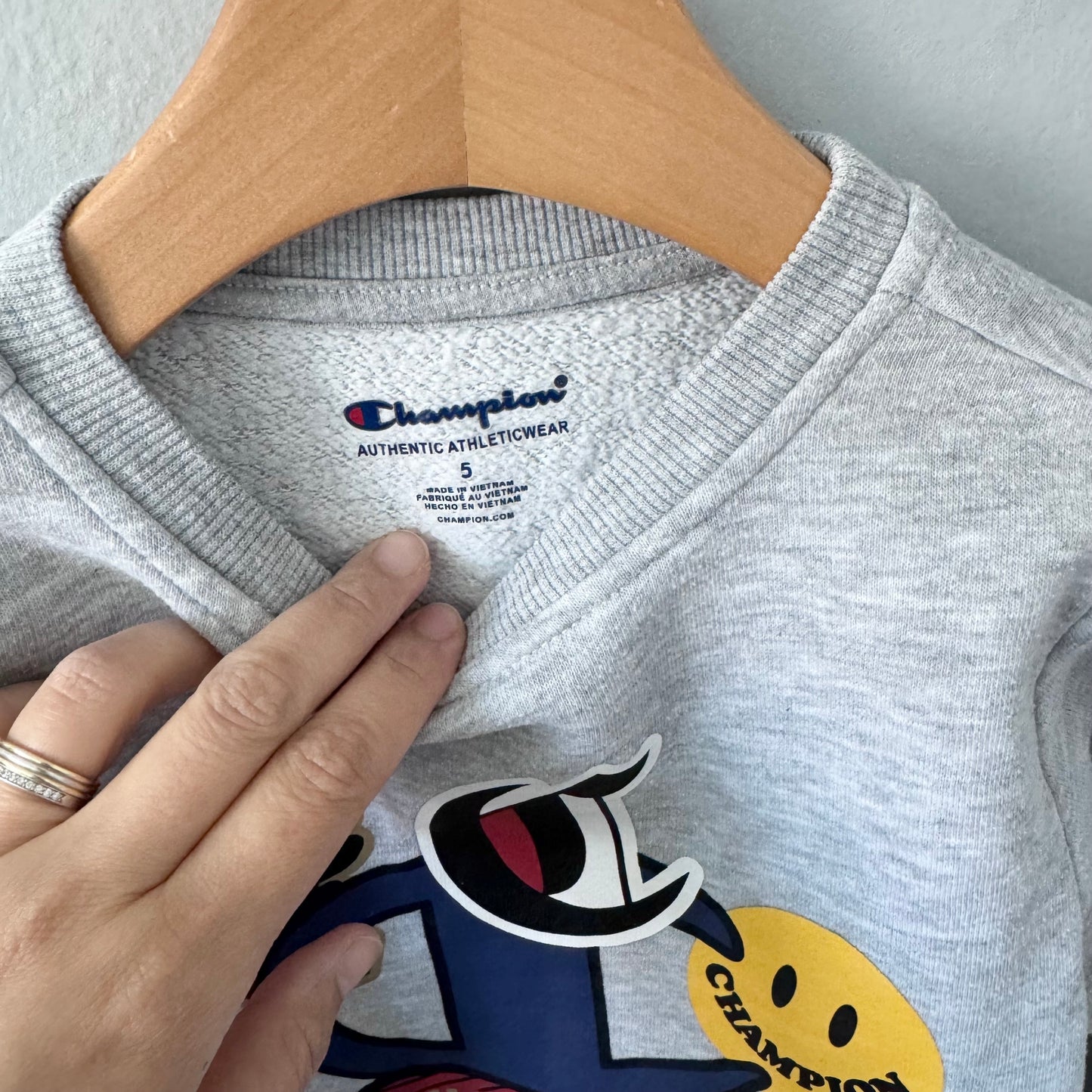 Champions / Light grey sweatshirt / 5T