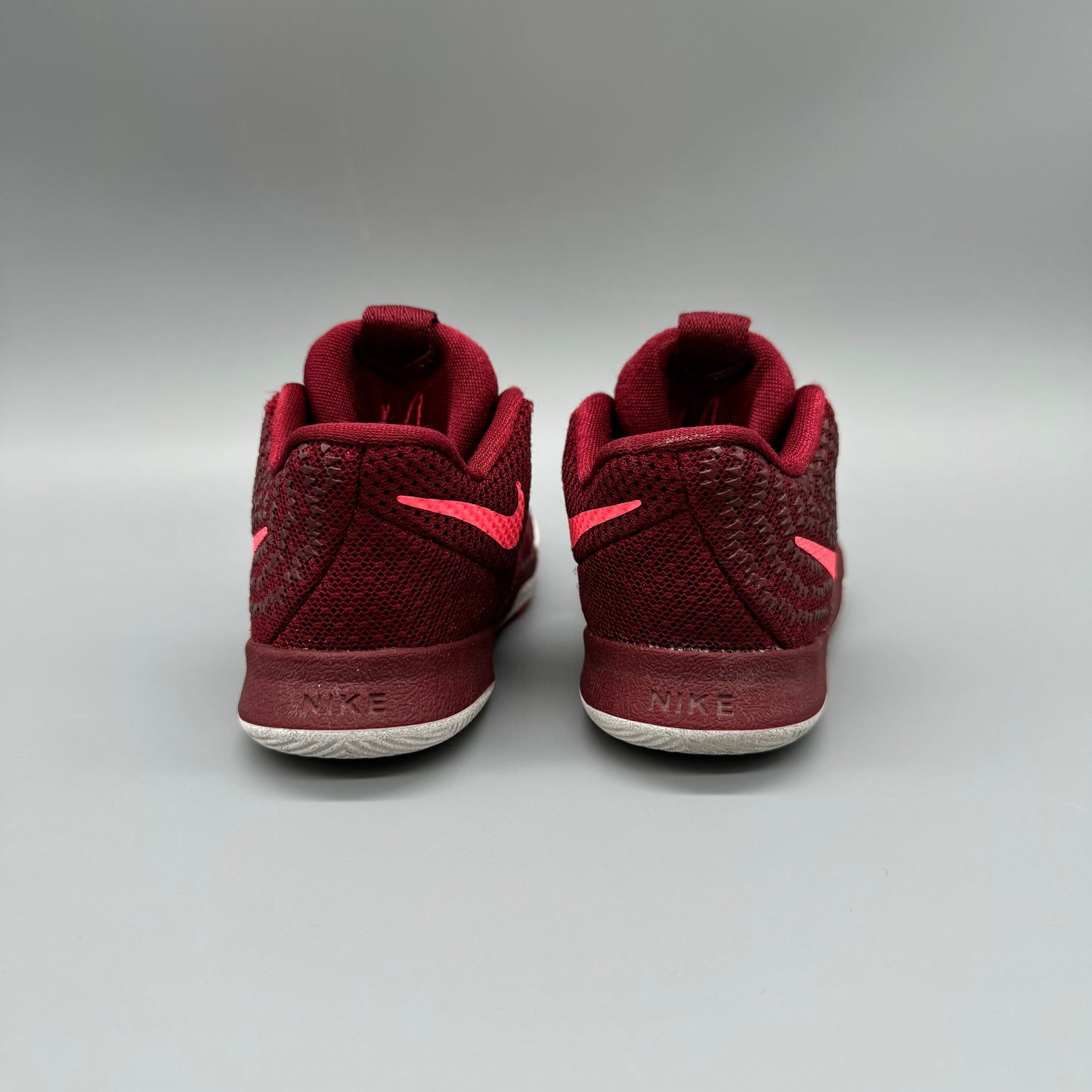Nike / Kyrie / Runner / US6
