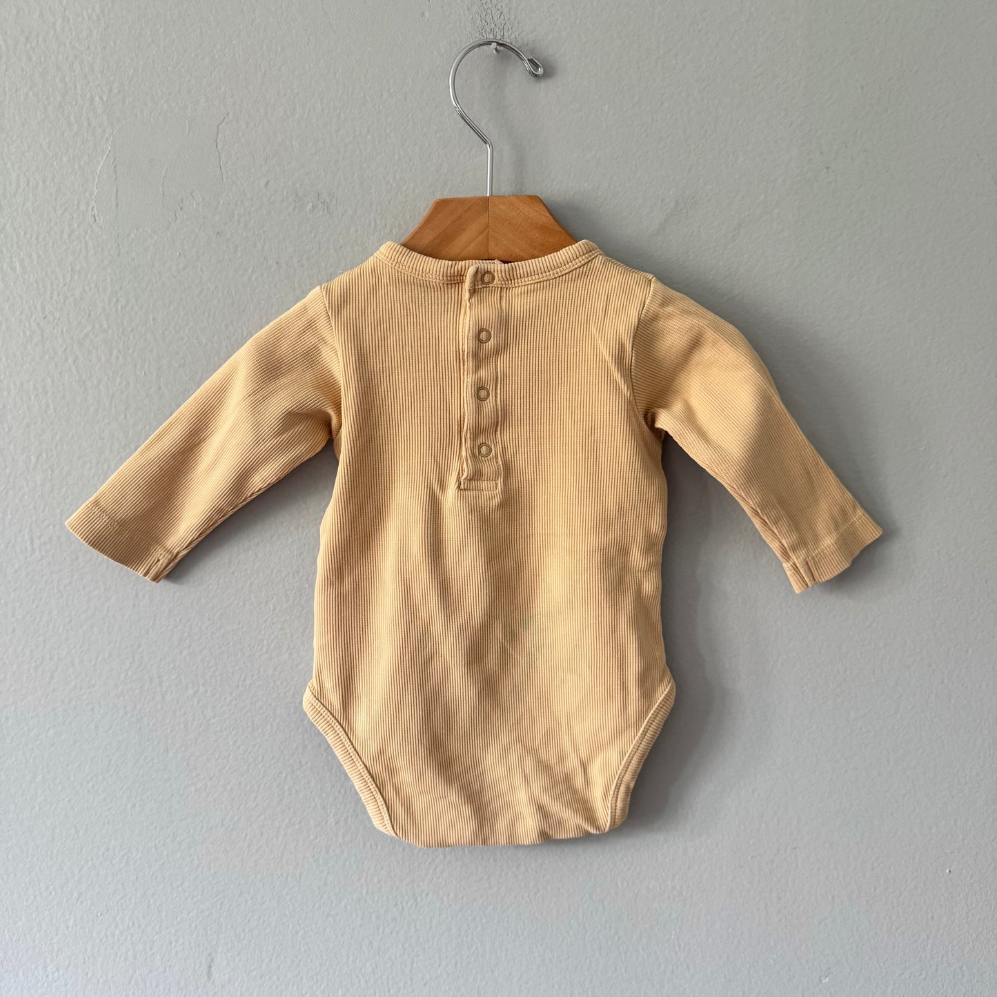 Tiny Cottons / Beige ribbed onesie / 6M